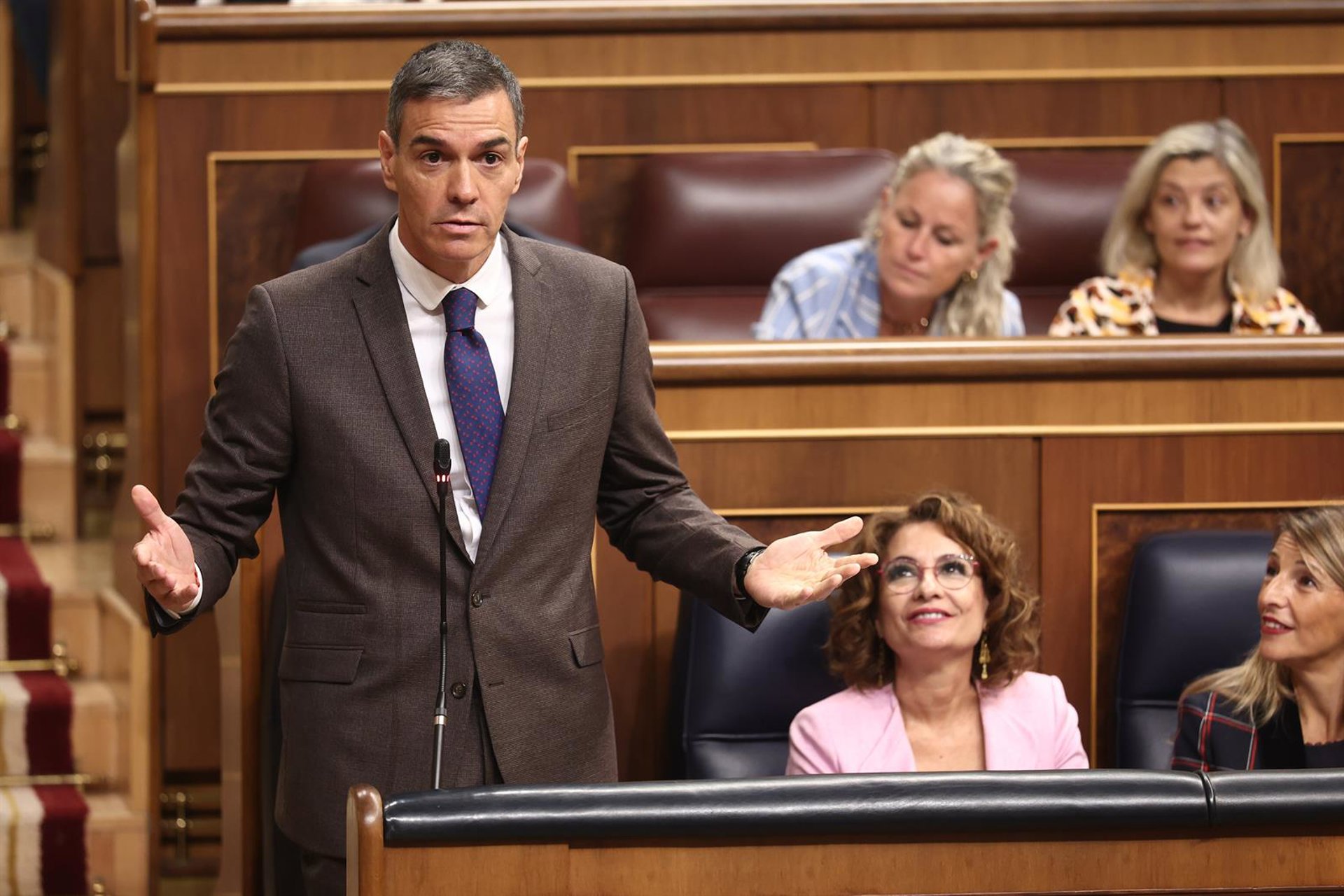 Feijóo pregunta a Sánchez si el PSOE se ha financiado ilegalmente y el presidente lo niega con rotundidad: «No»