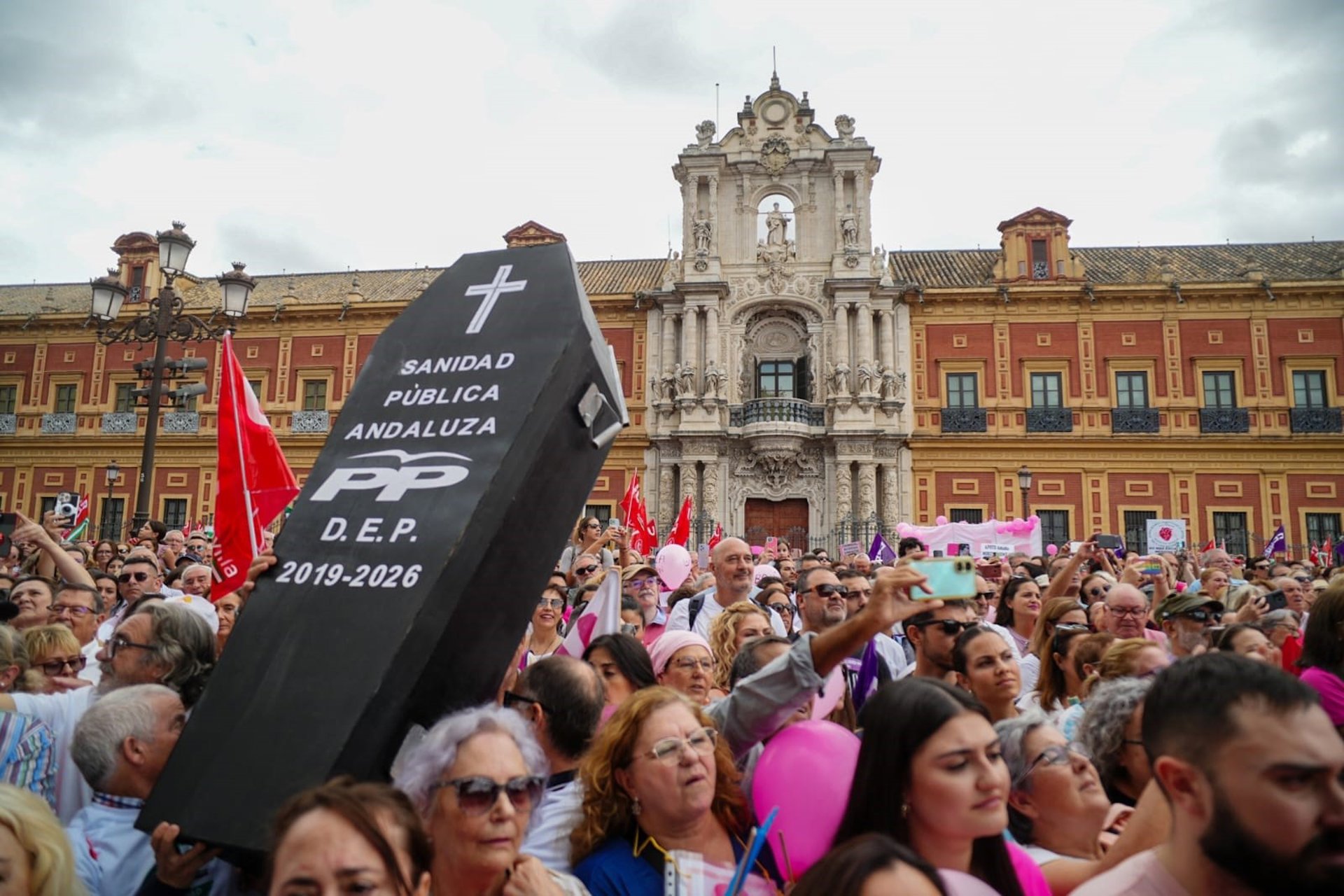 Cientos de personas abarrotan San Telmo para reclamar que ‘Nuestra vida no puede esperar’ y «respuesta» en los cribados
