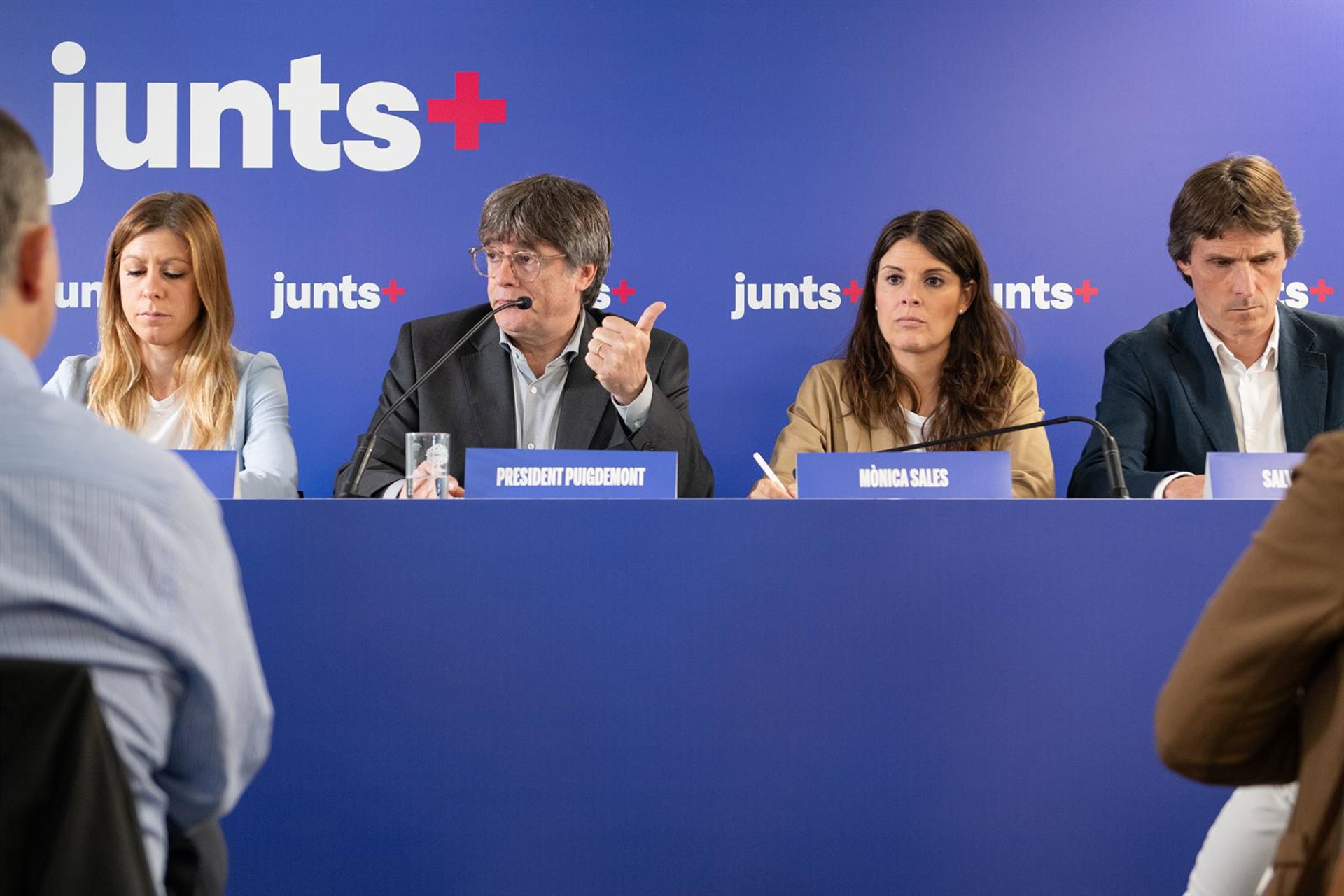 Puigdemont y la cúpula de Junts empiezan la reunión para decidir si rompen con el PSOE