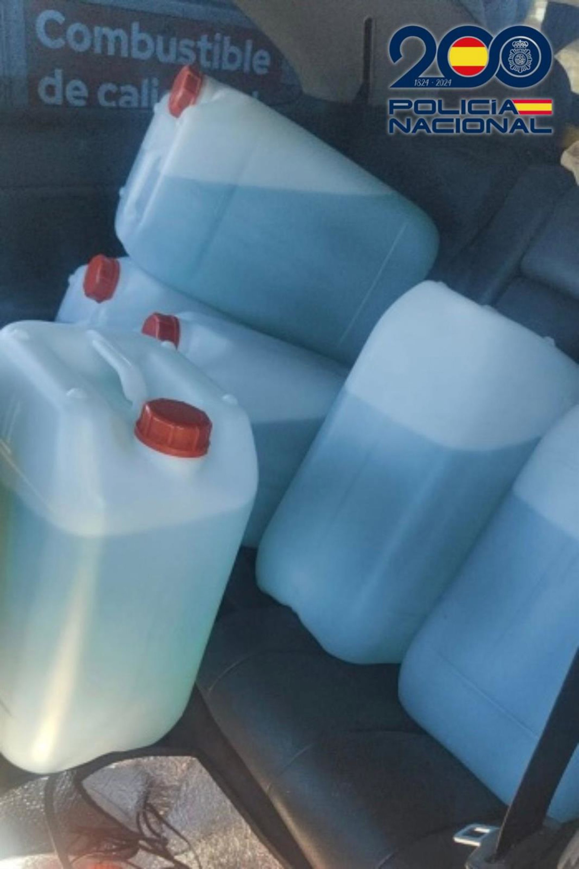 Detenido cuando transportaba 300 litros de combustible, que podrían destinarse al ‘petaqueo’