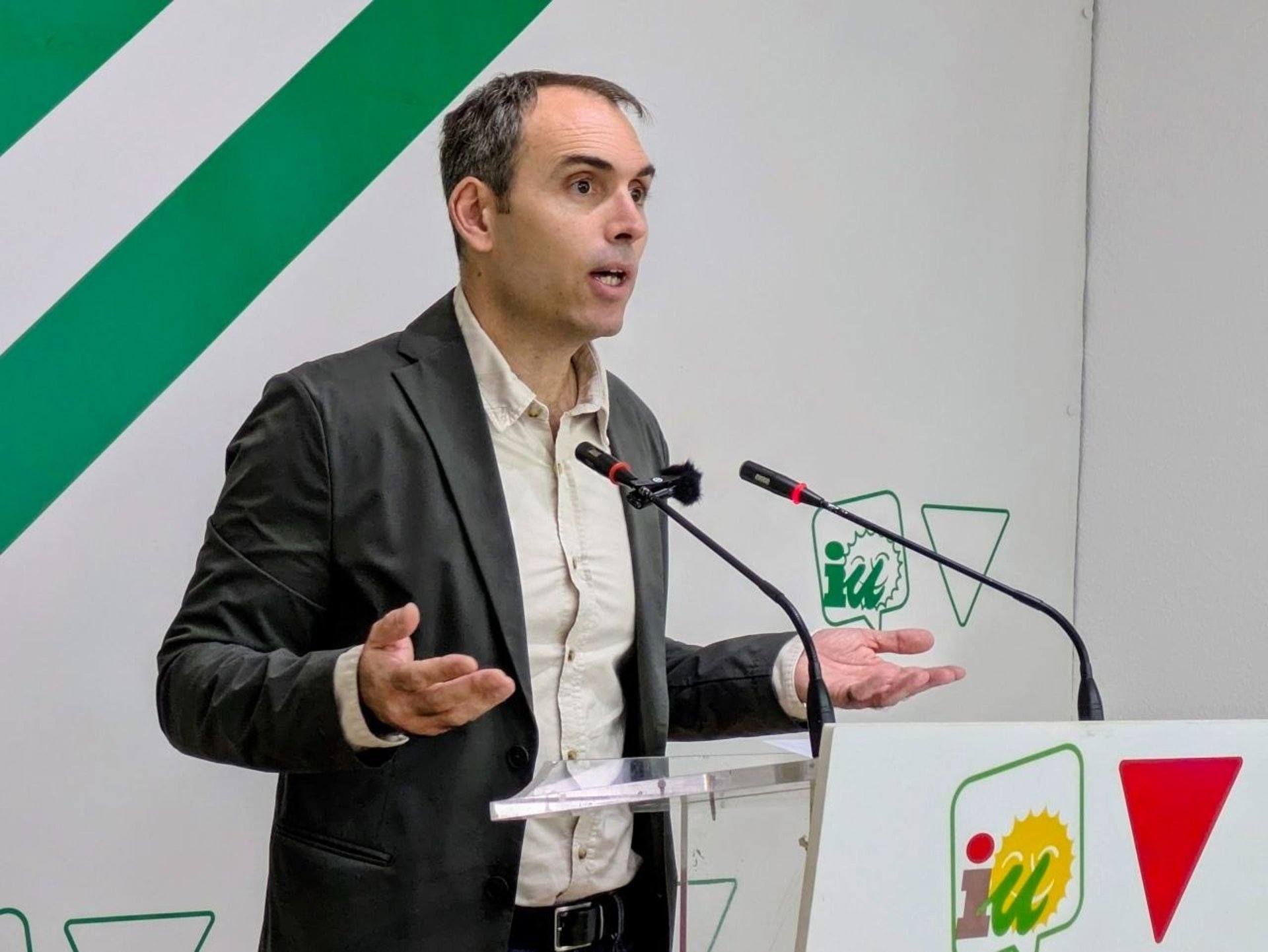 IU-A acusa a Moreno de «aplicar el mismo manual» que Ayuso y Mazón: «Negar, mentir, confrontar y atacar a las víctimas»