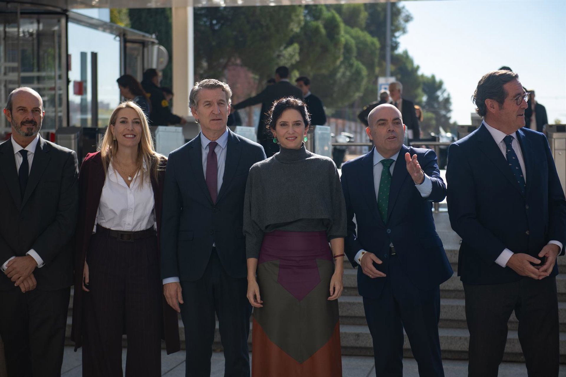 Feijóo desgrana su plan de autónomos: tarifa cero el primer año, eximir del IVA si ganan hasta 85.000 y menos burocracia