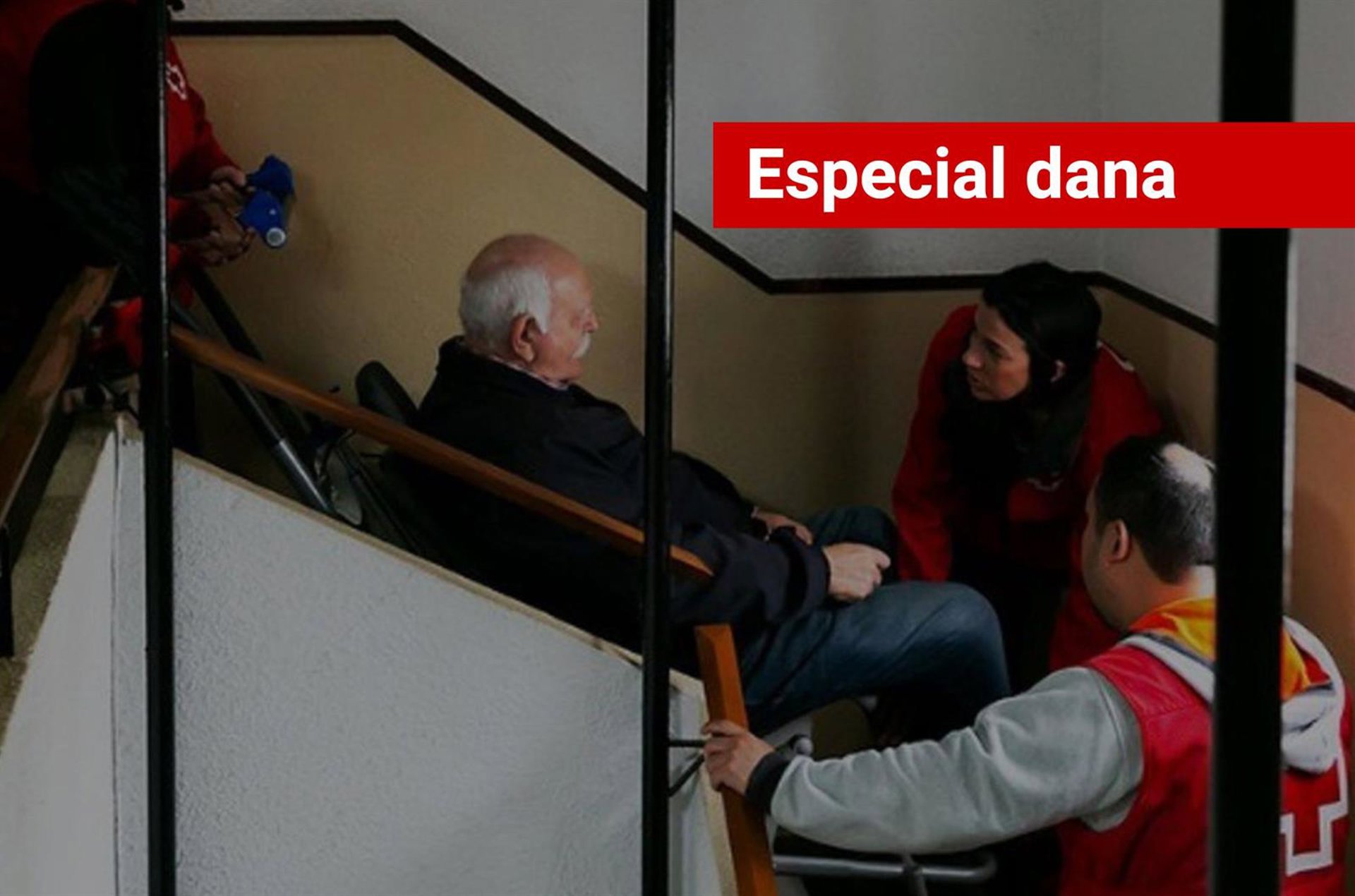 «Rehenes» en sus propias casas: un año sin ascensor tras la dana
