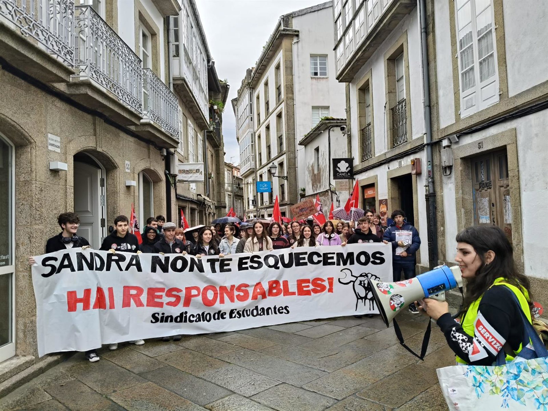 Estudiantes en huelga protestan en Galicia contra el acoso escolar: «Sandra, no te olvidamos. ¡Hay responsables!»