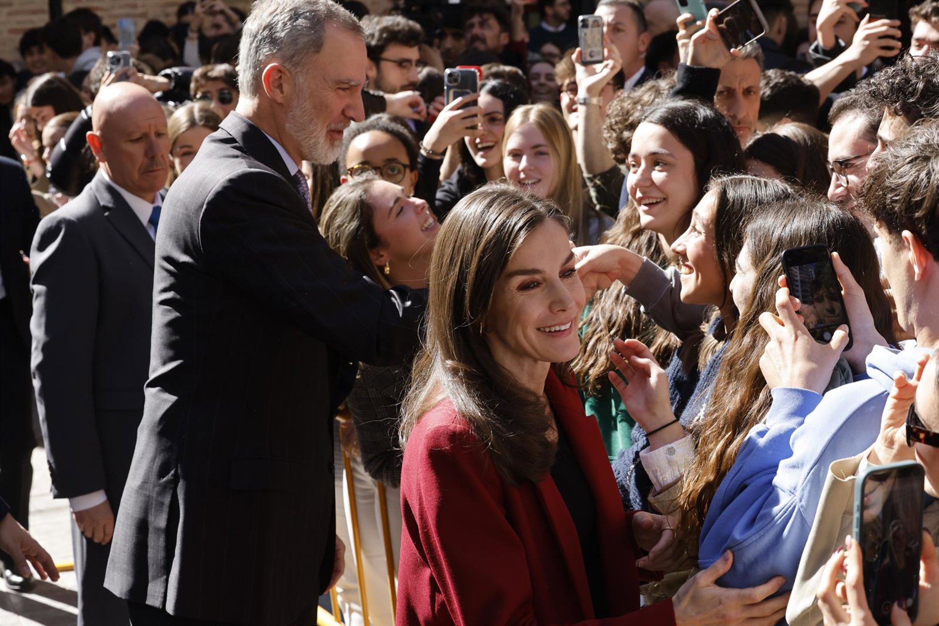 Los Reyes y Sánchez saludarán a representantes de familiares de víctimas de la dana antes del funeral de Estado
