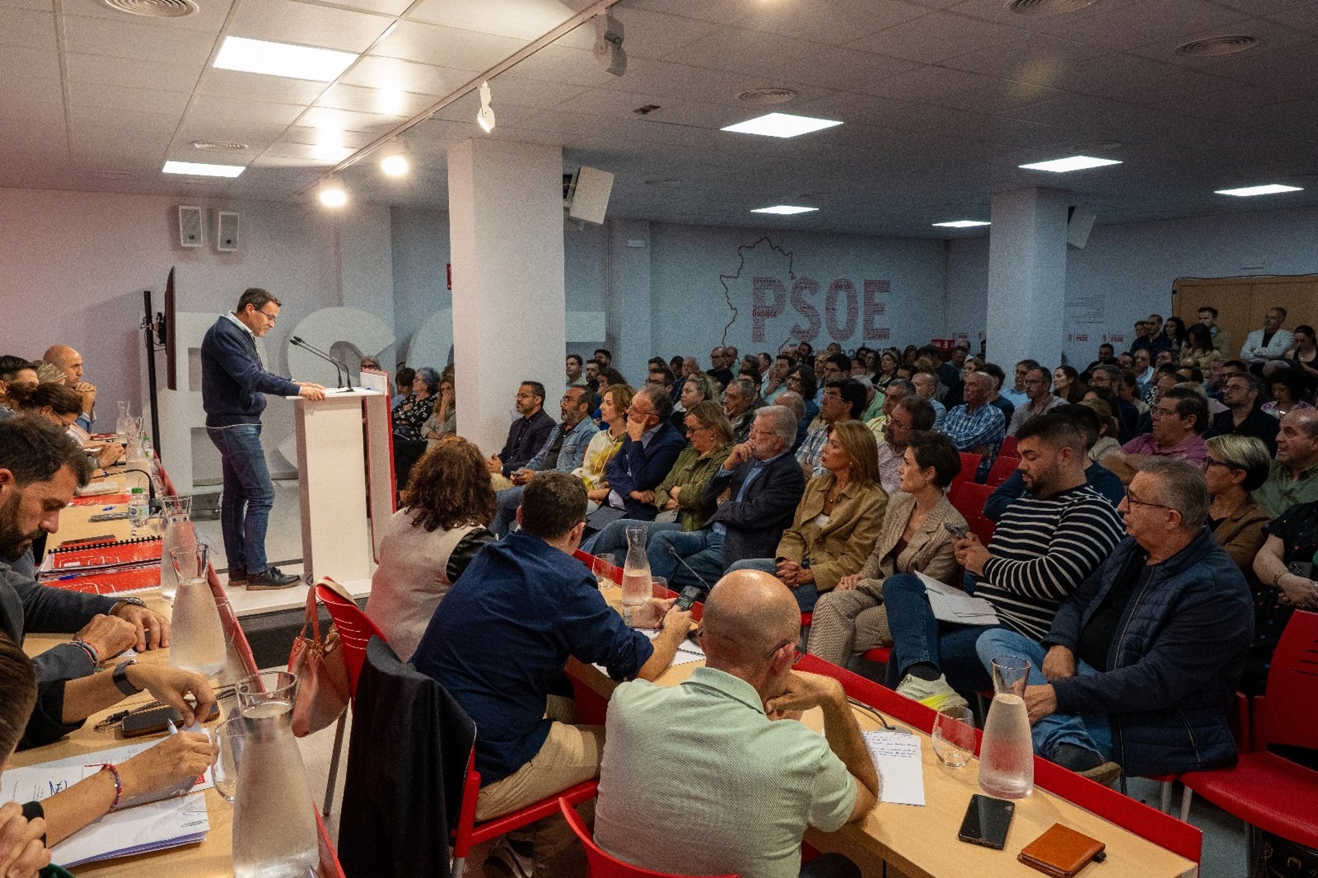 El Comité Regional del PSOE ratifica por unanimidad la candidatura de Gallardo para salir «a ganar» el 21 de diciembre