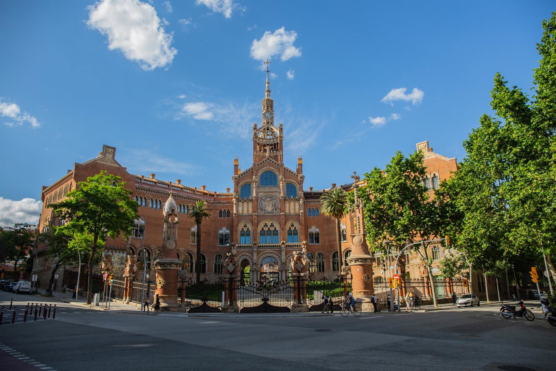 El Hospital Sant Pau (Barcelona) incorpora un equipo de ultrasonidos que trata Parkinson sin cirugía