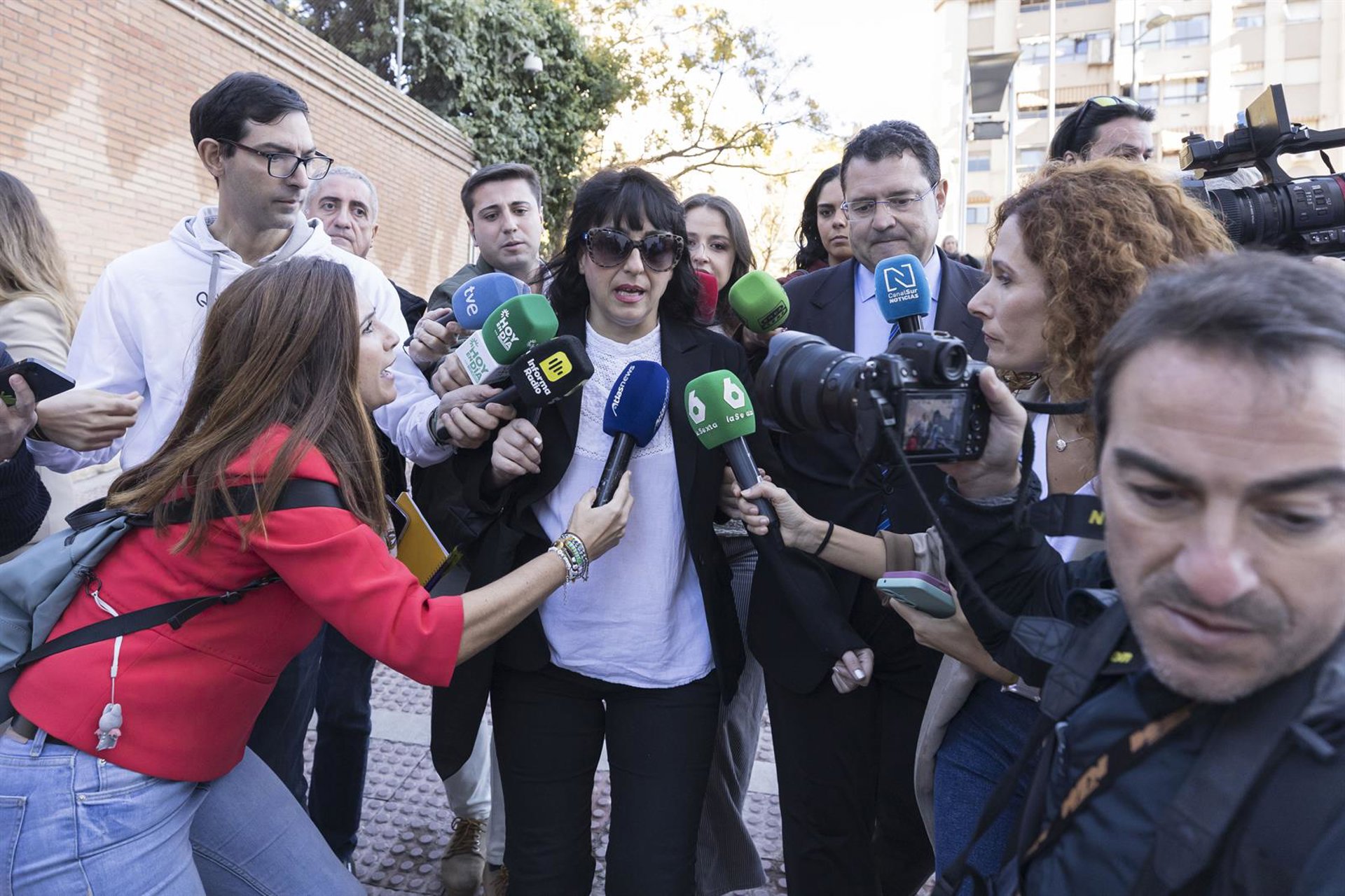 Rivas pide que «acabe este circo» tras declarar por sustracción: «No me voy a rendir por mi hijo»