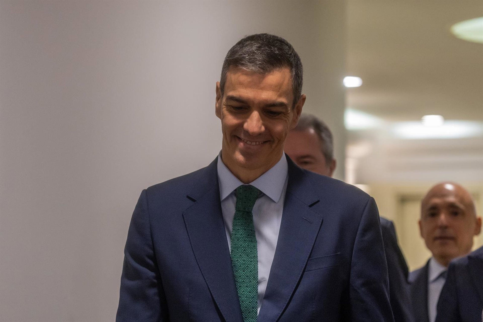 Sánchez dice que sale «contento» tras las cinco horas de interrogatorio y Bolaños habla de «tremendo bluf» del PP