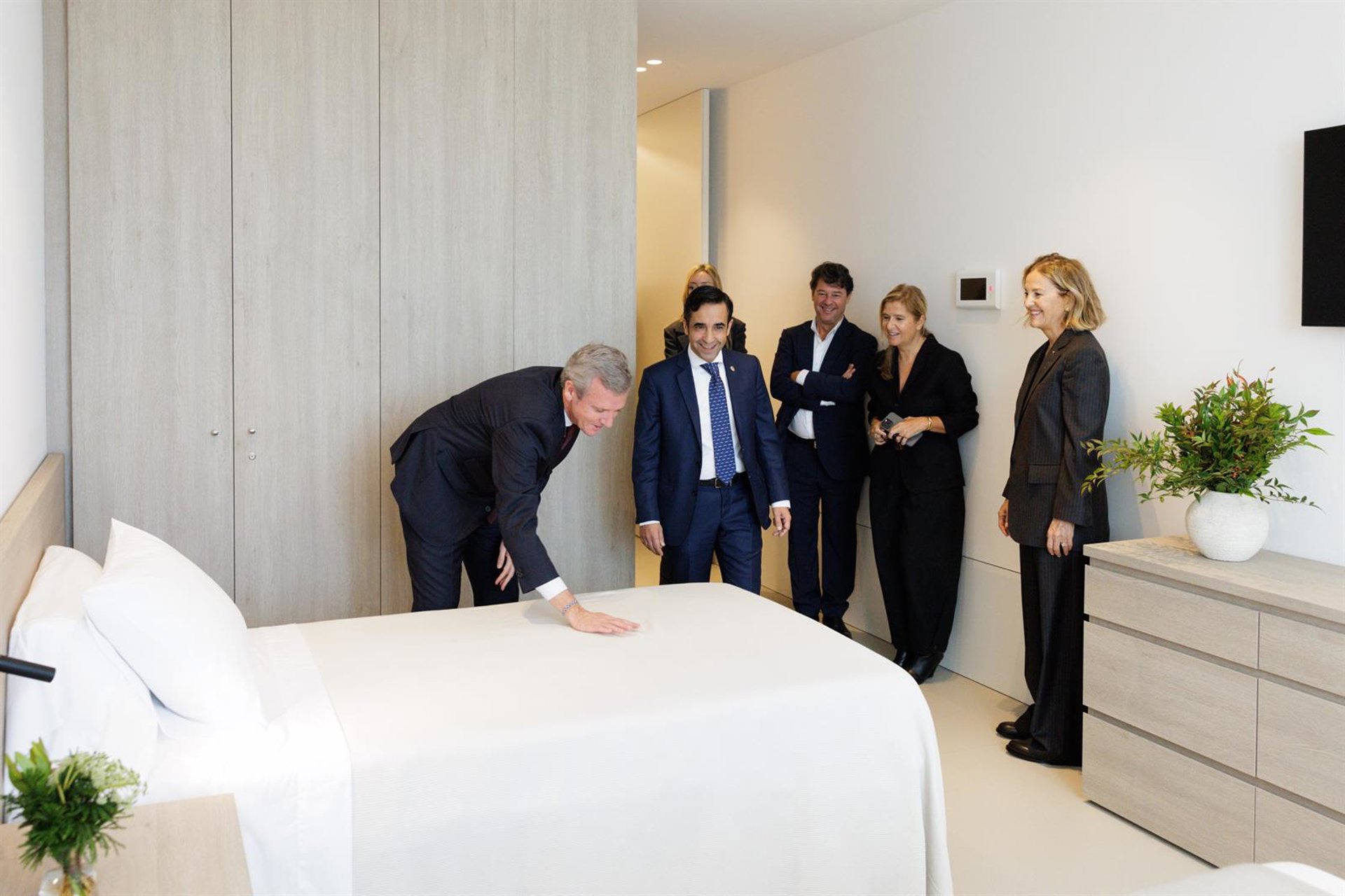La Fundación Amancio Ortega entrega a la Xunta la residencia de O Bertón en Ferrol, tras invertir 31 millones