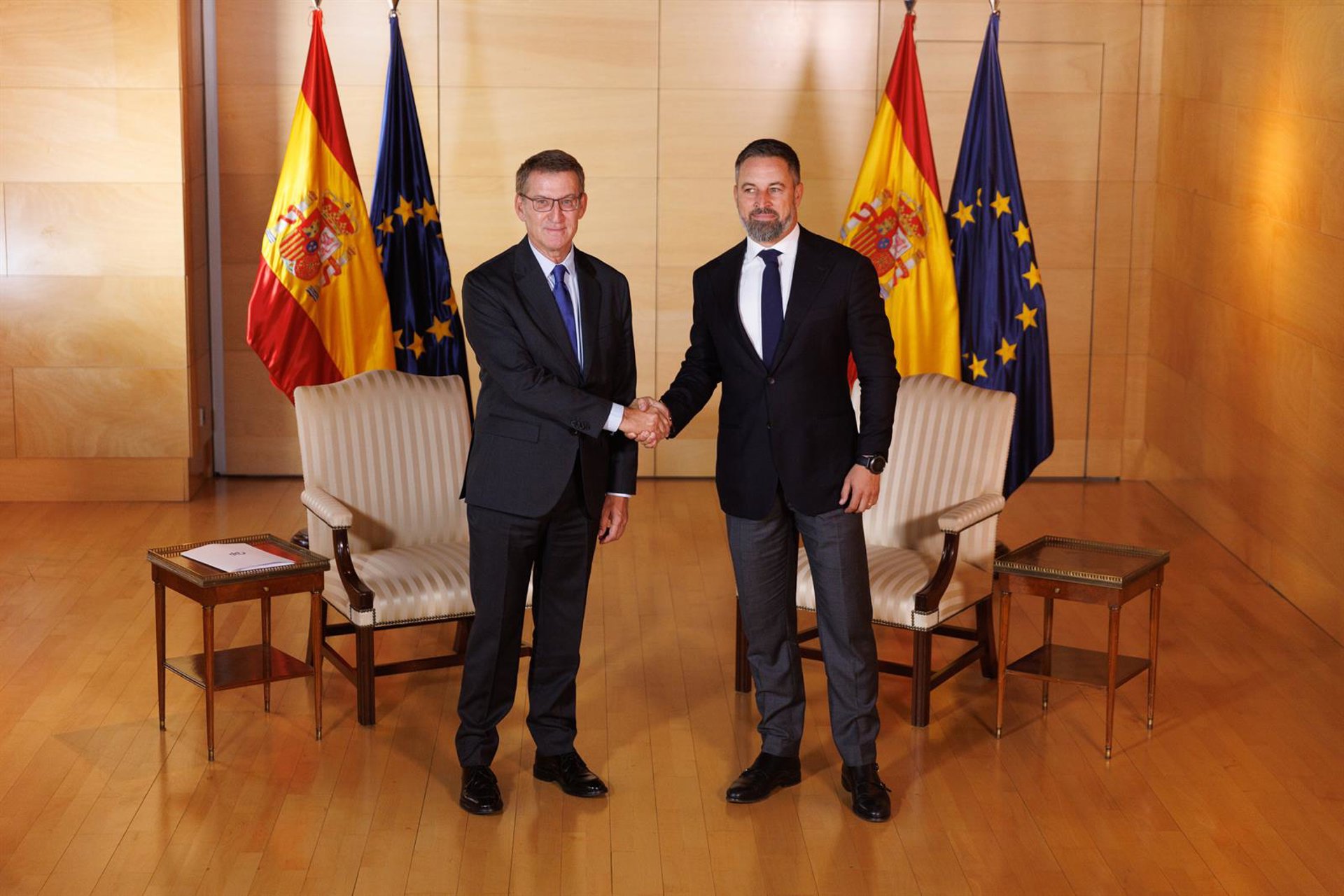 Feijóo y Abascal coinciden en «dar estabilidad» a la Comunidad Valenciana tras una conversación este martes