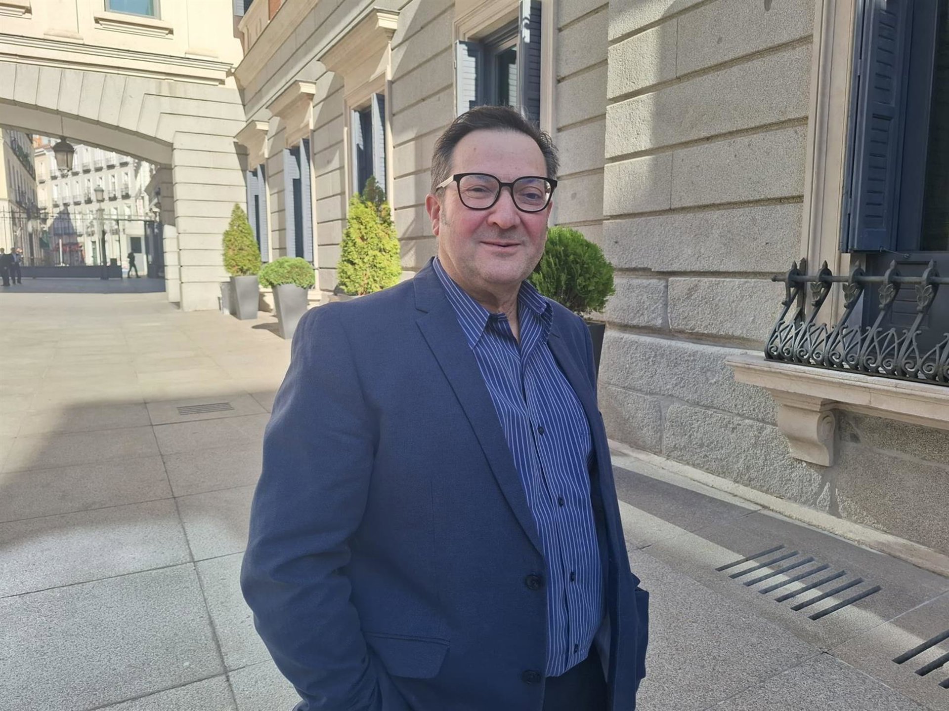 El periodista de Europa Press Javier Calvo Viñuela, galardonado con el premio ‘Josefina Carabias’ que otorga el Congreso