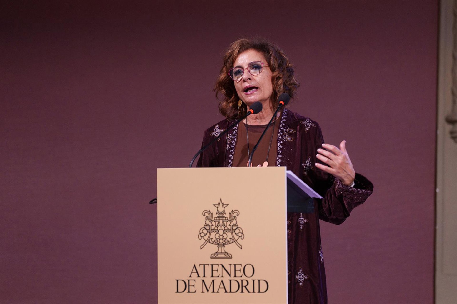 Montero cree que quienes en democracia piensan que se vivía mejor en dictadura «no tienen ni idea»
