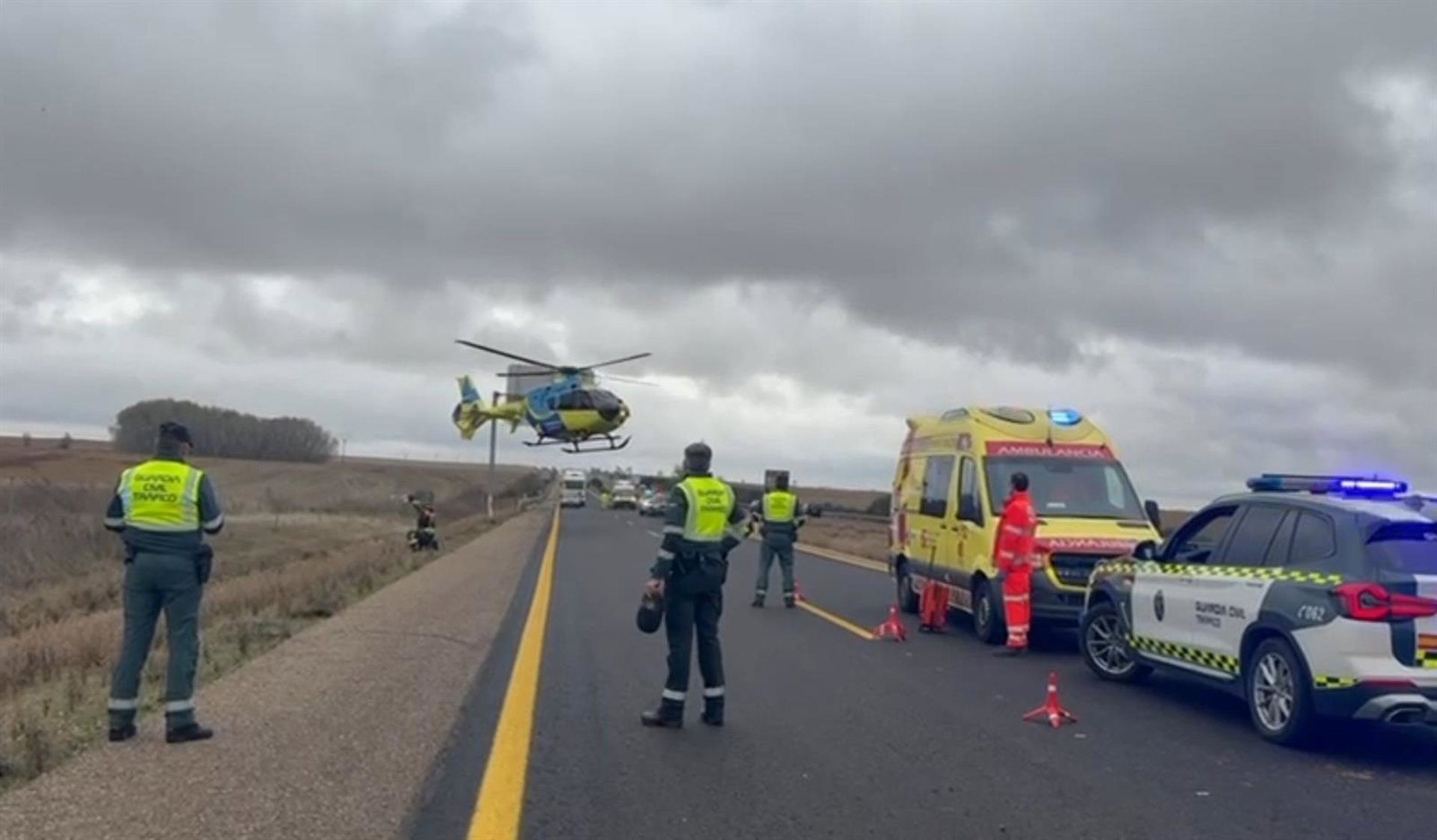 Dos heridos en una colisión múltiple al circular un coche en sentido contrario en Castrogonzalo (Zamora)