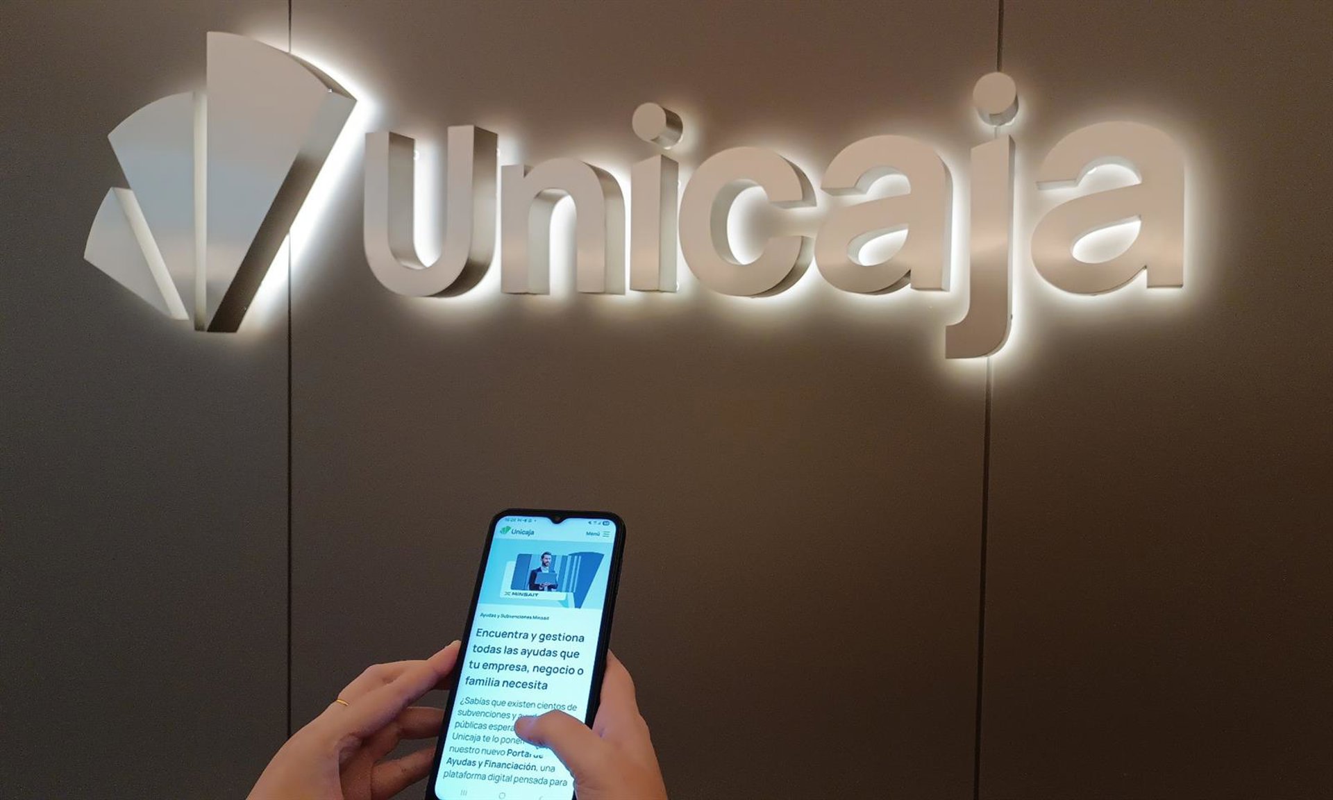 Unicaja y Minsait ofrecen a empresas y autónomos un servicio de gestión de ayudas públicas en ‘solucionaT’