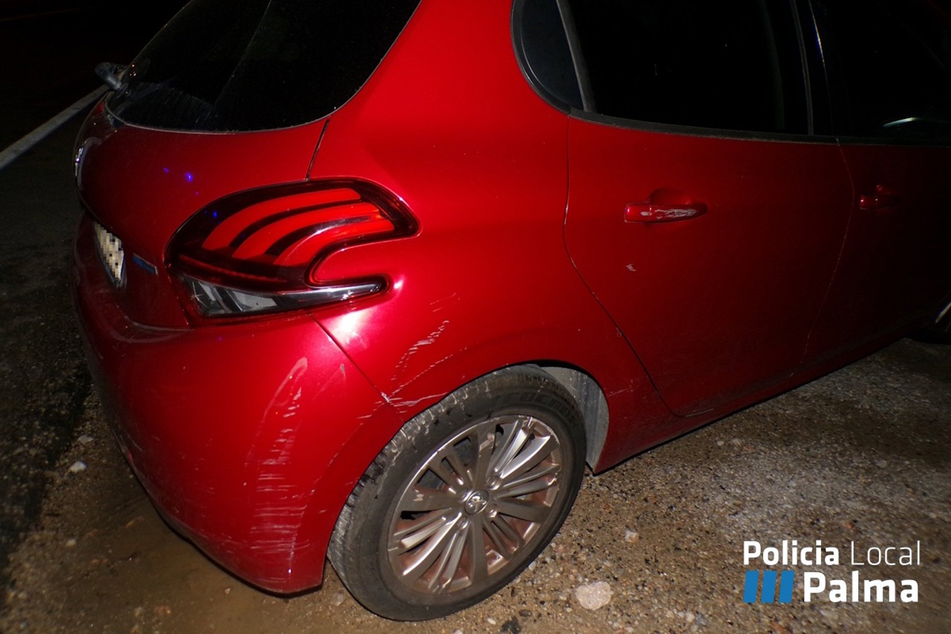 Denuncian a una conductora ebria por ir en dirección contraria y provocar un choque con otro coche en Palma
