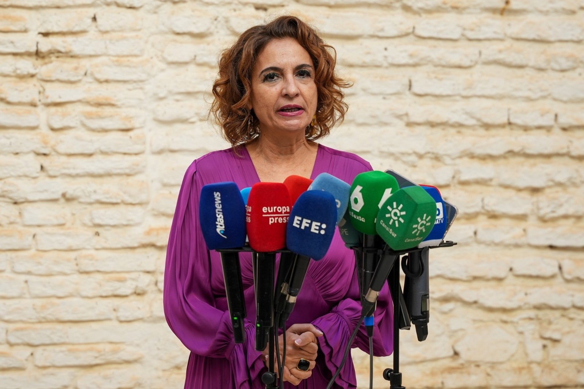 Montero avisa a Ábalos que ni el Gobierno ni el PSOE «se van a dejar chantajear» con sus «mentiras» para defenderse