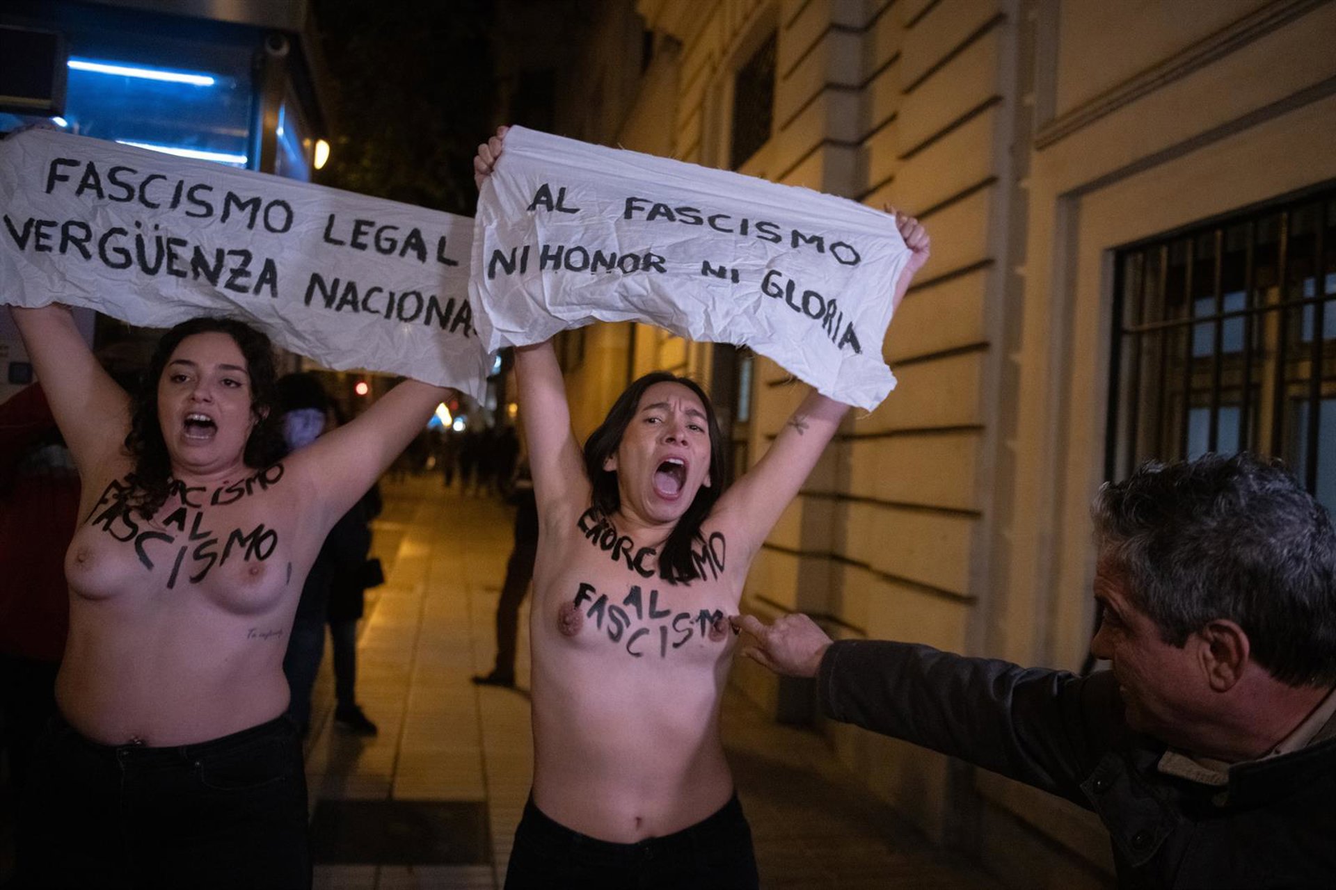 Detenido el presunto agresor de las activistas de Femen que se concentraban contra una misa por Franco