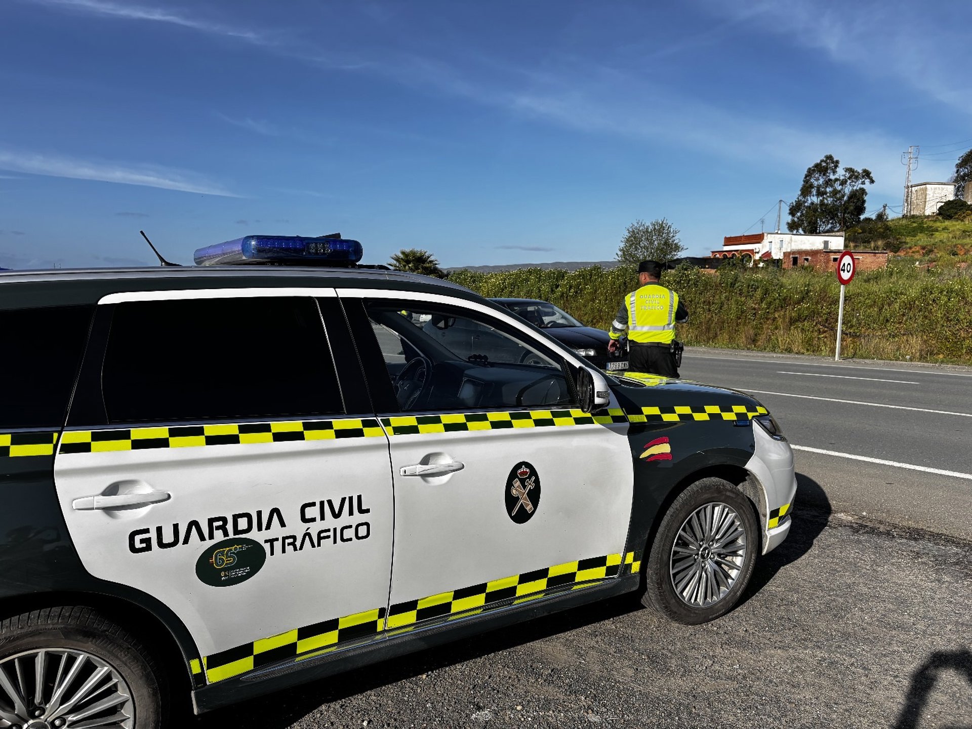 Detenido un conductor por circular por la A-7 con un ‘rider’ sobre el capó de su coche tras discusión