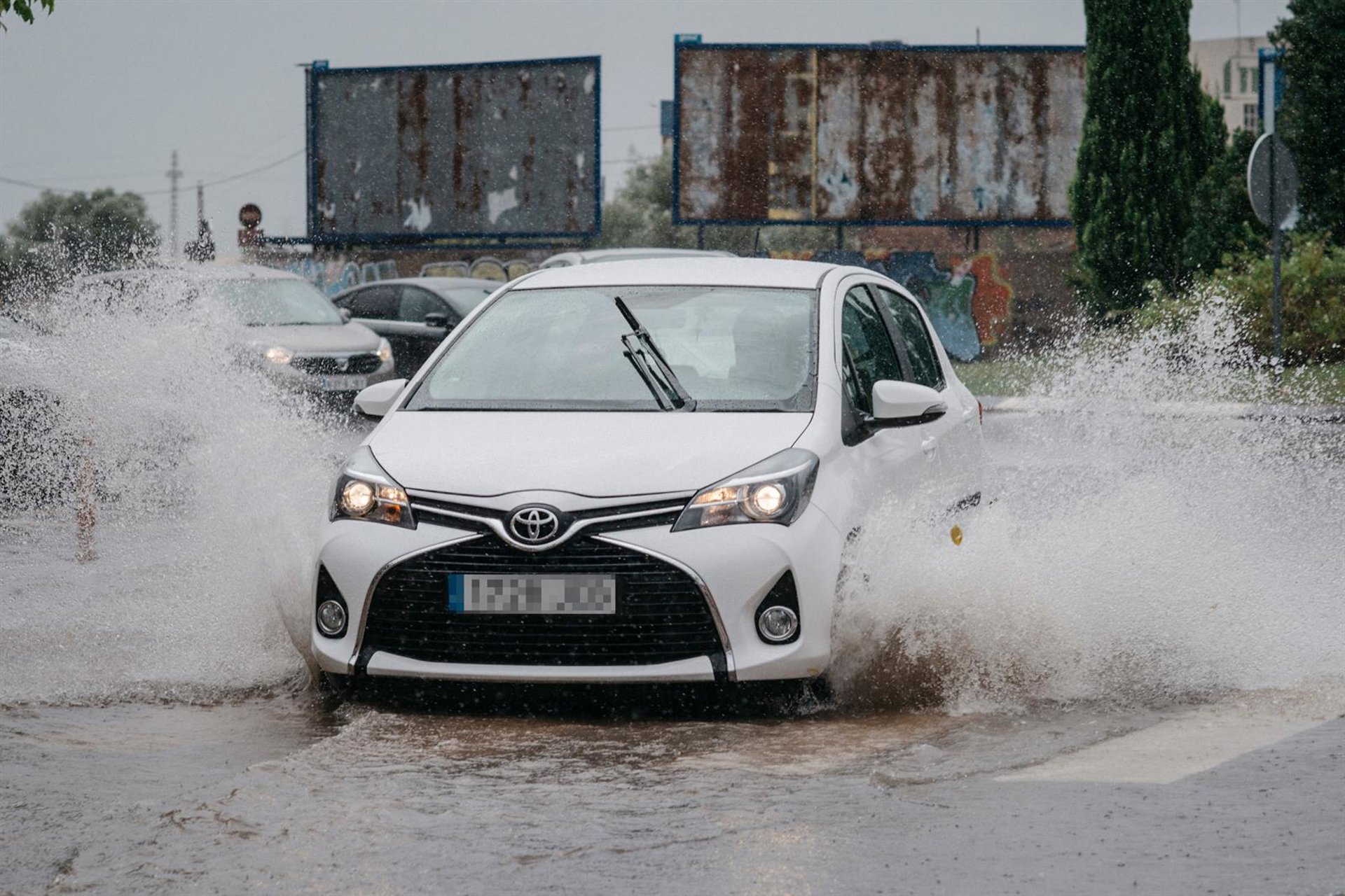 Emergencias eleva a alerta roja por lluvias en todo el litoral de Valencia y mantiene amarilla en Alicante y Castellón