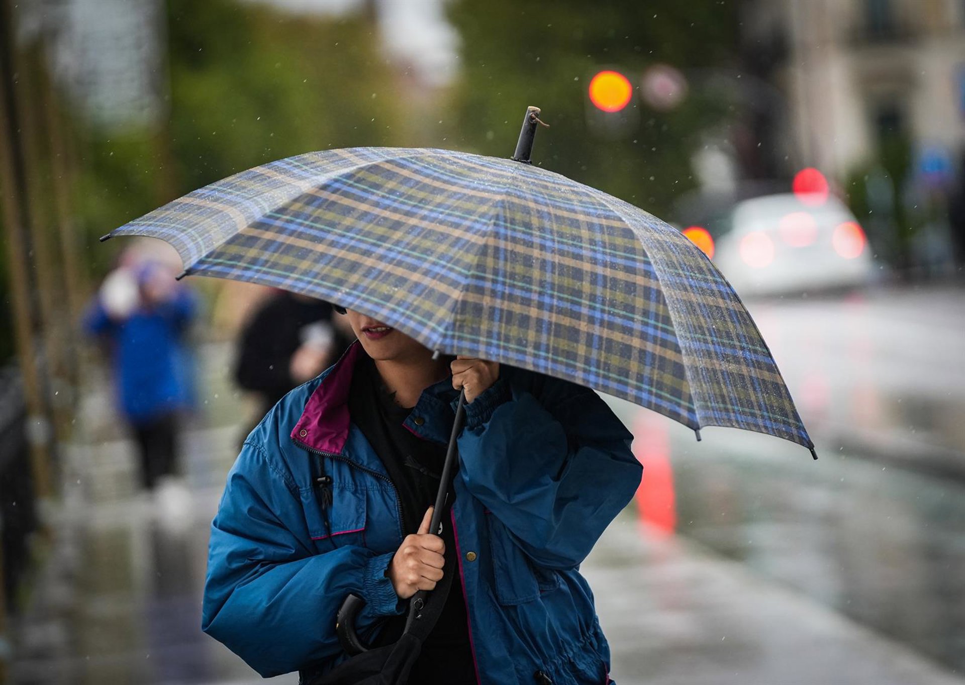 Aviso rojo este domingo por lluvia en Almería por acumulaciones de 120 l/m2, naranja en Granada y amarillo en Cádiz