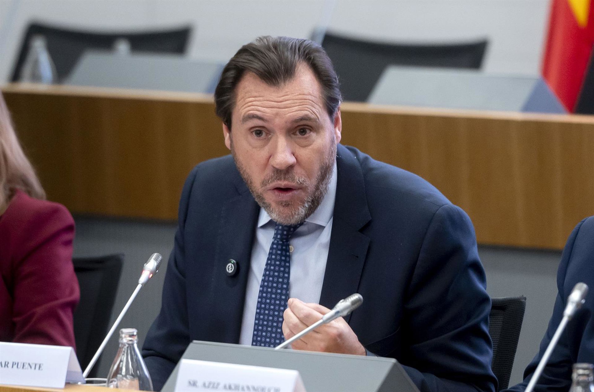 Óscar Puente preguta a Yolanda Díaz si incluye a ministros de Sumar en la remodelación que pide y rechaza la propuesta