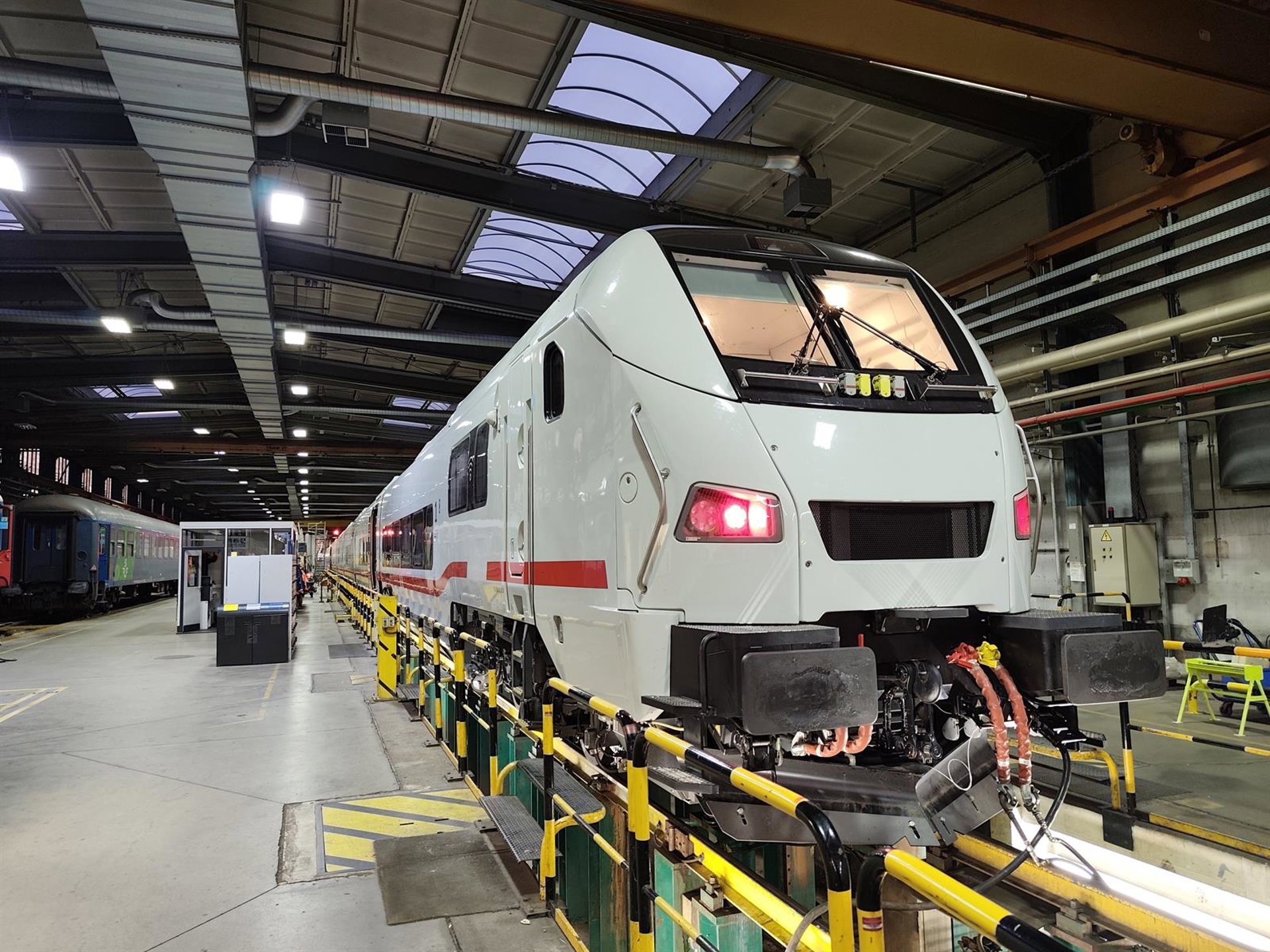Economía-Talgo acuerda con la operadora Deutsche Bahn reducir de 70 a 60 trenes el contrato de suministro del modelo 230