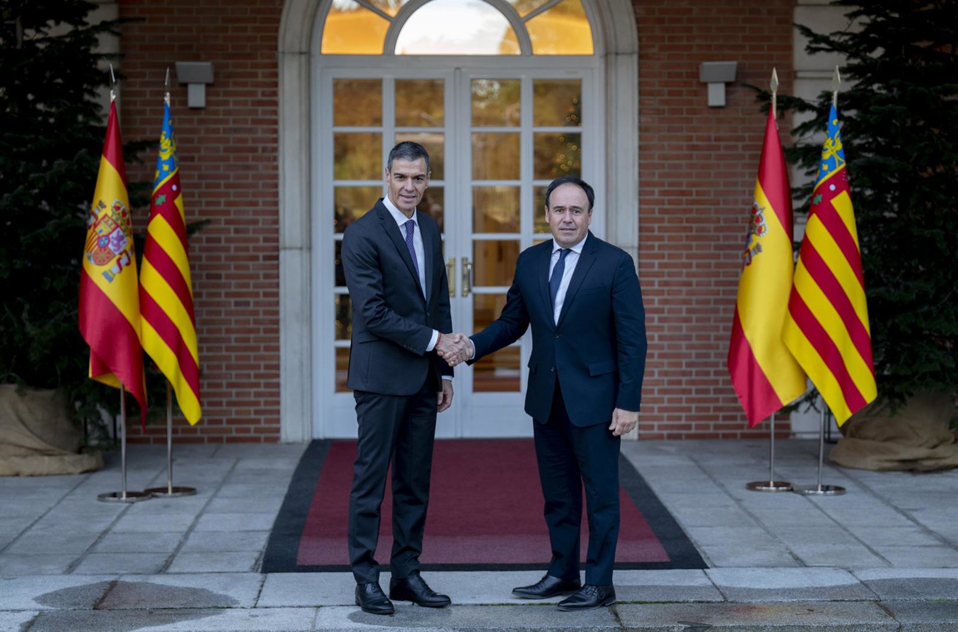 Sánchez se compromete con Pérez Llorca a constituir una Comisión Mixta de reconstrucción tras la dana