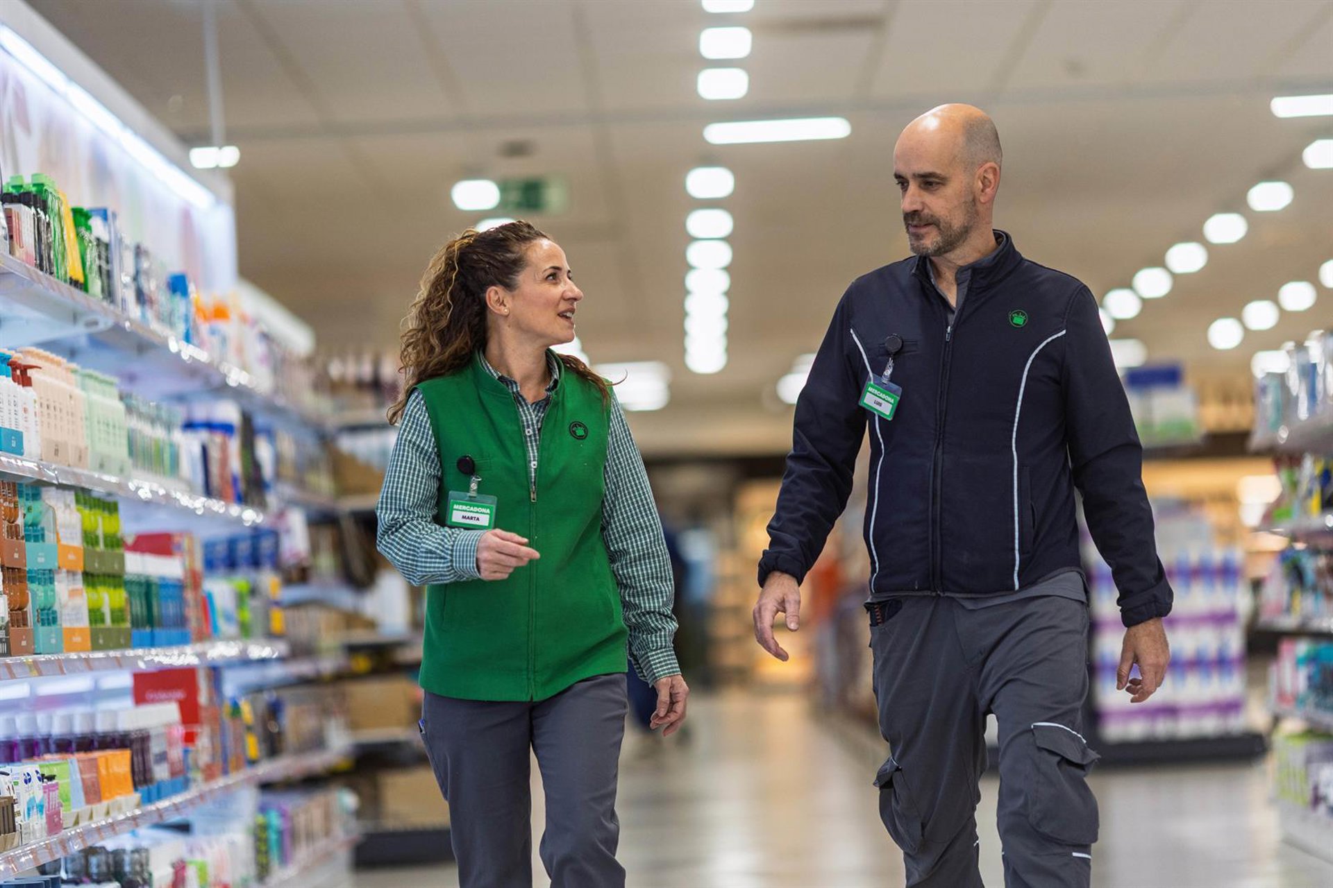 Mercadona anuncia una semana más de vacaciones para sus trabajadores y  una paga extra