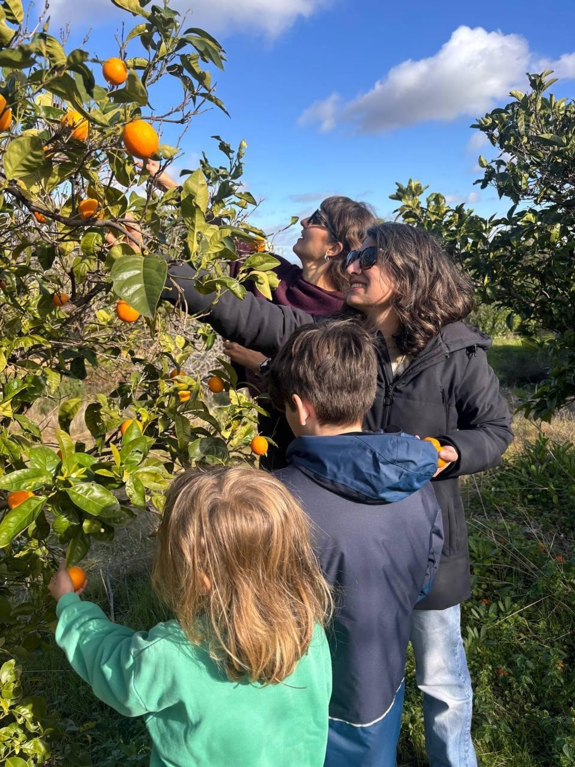 Irene de Miguel afronta la jornada de reflexión con un día de campo rodeada de su familia y amigos
