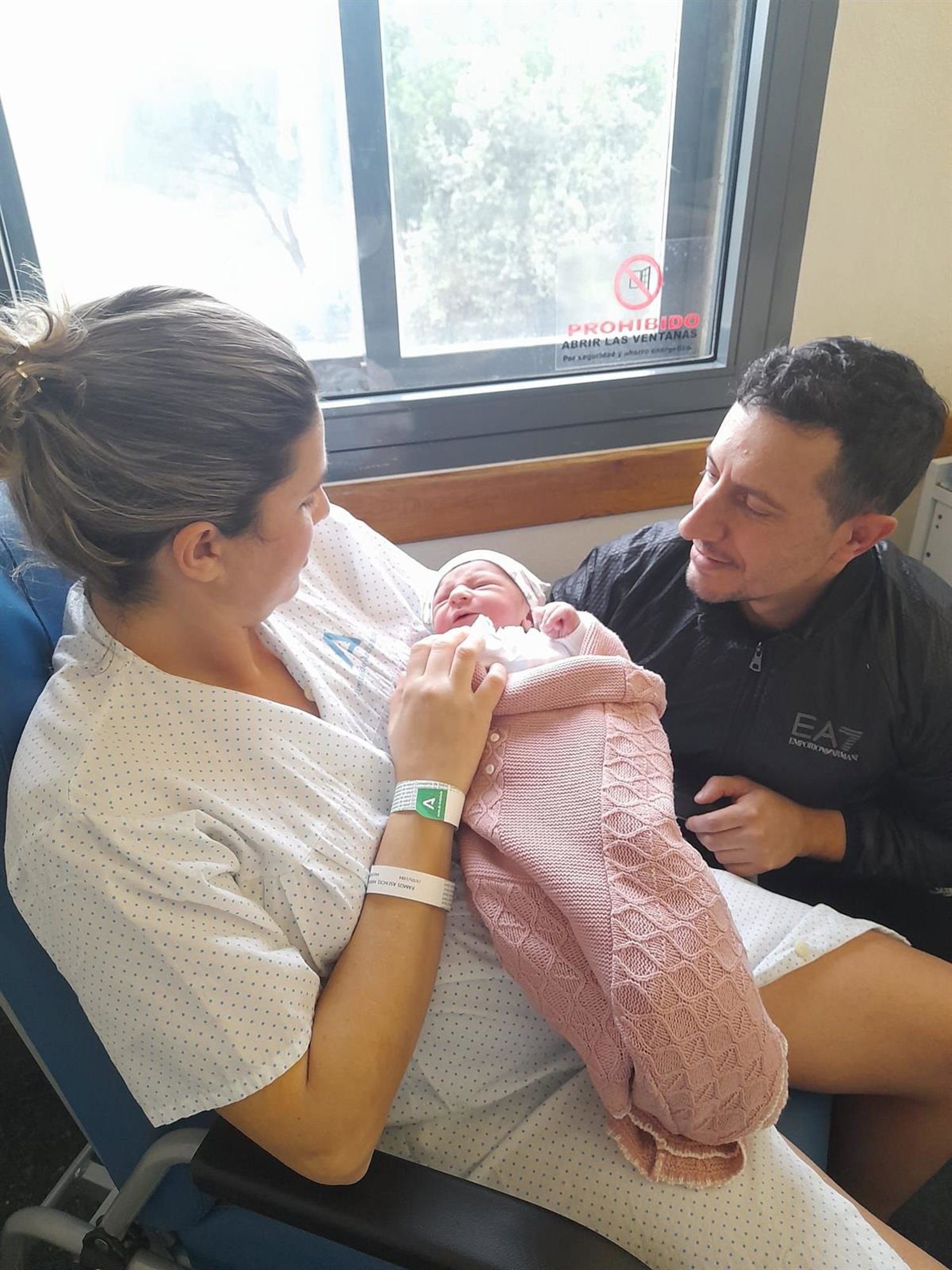 La primera bebé andaluza de 2026 se llama Cloe y nació a medianoche en el Hospital Juan Ramón Jiménez de Huelva