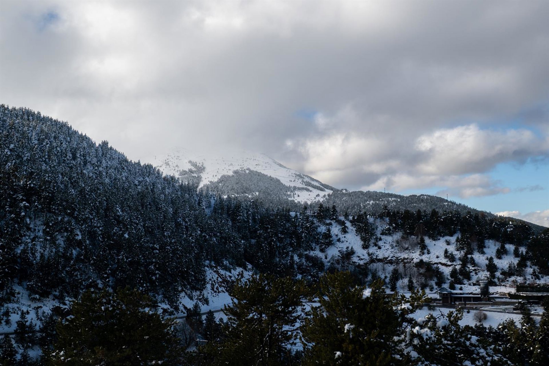 Lluvia, nieve, viento y oleaje activan los avisos este sábado en siete provincias, con mínimas de hasta 0°C