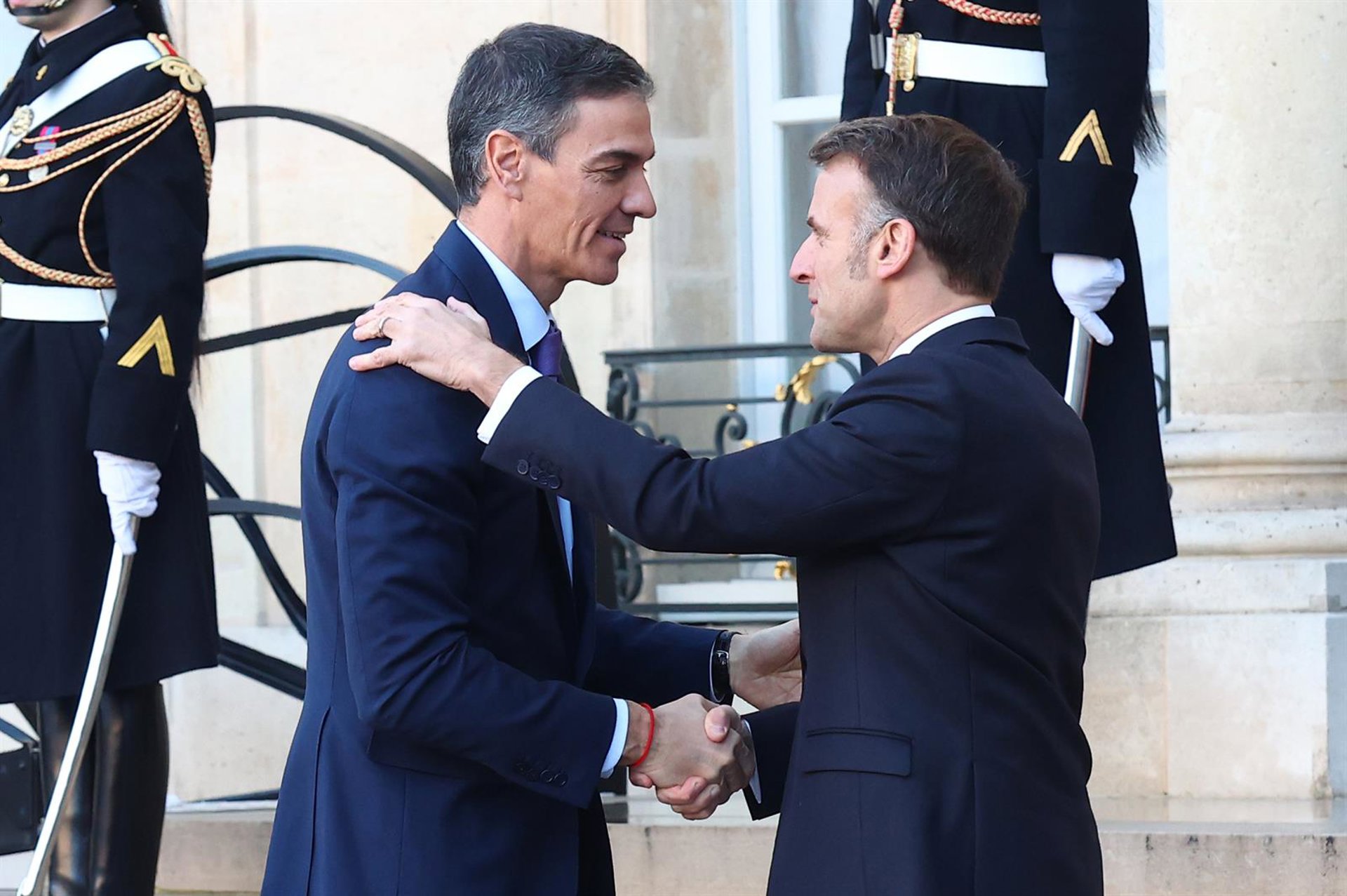 Sánchez llega a la cumbre sobre Ucrania que se celebra en París «para reforzar el apoyo» y «trabajar por una paz justa»