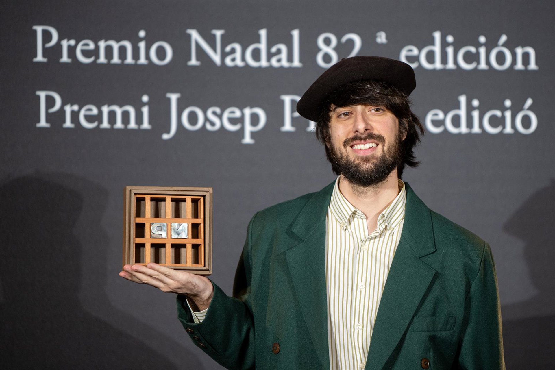 David Uclés gana el Premio Nadal 2026 con la novela ‘La ciudad de las luces muertas’