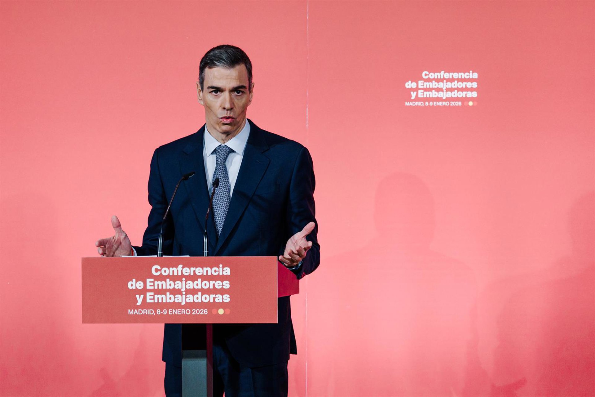 Sánchez rechaza el «vasallaje» hacia EEUU y apuesta por no callar ante las violaciones al Derecho Internacional