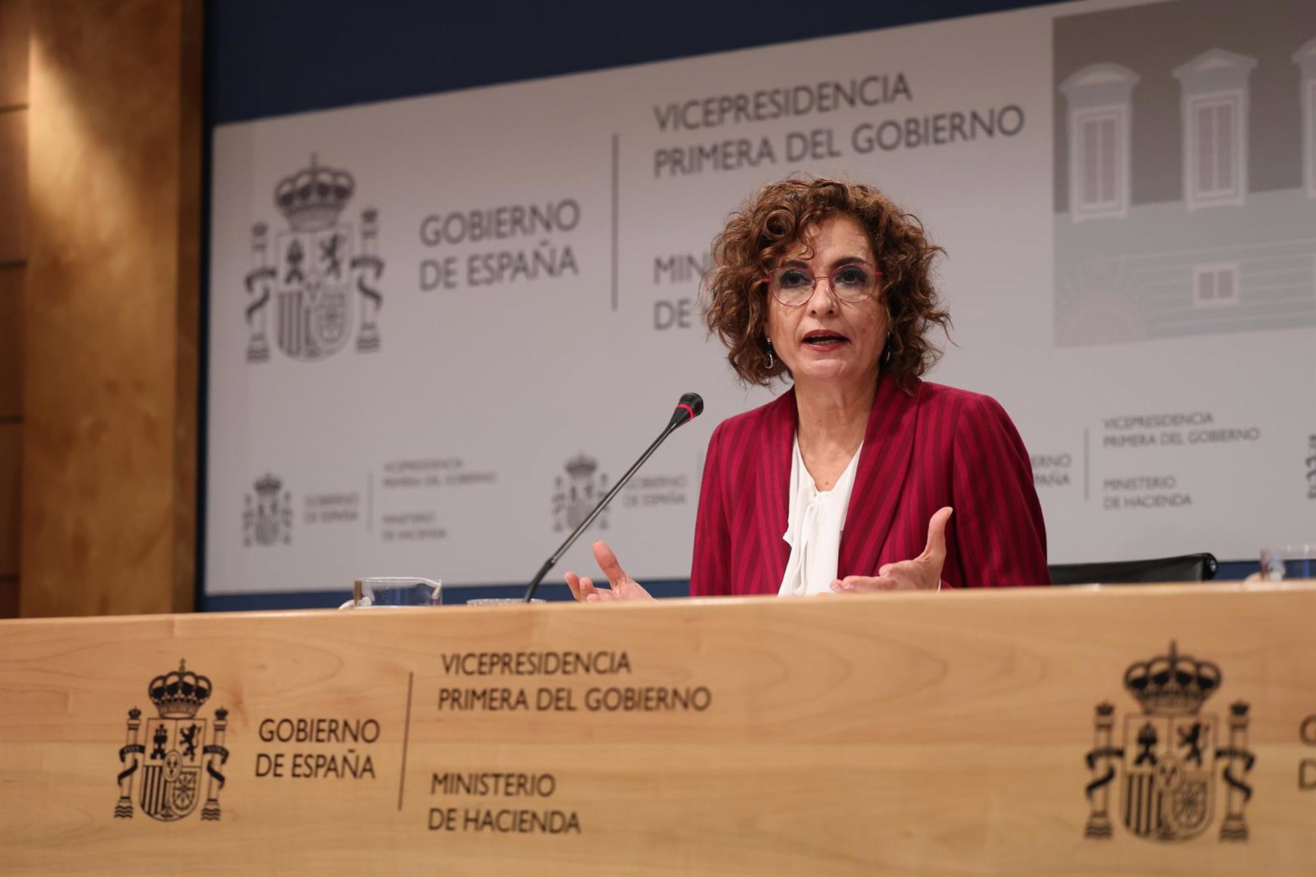 Montero dice que el sistema de financiación respeta la ordinalidad para Cataluña, pero no lo garantiza en otras CCAA
