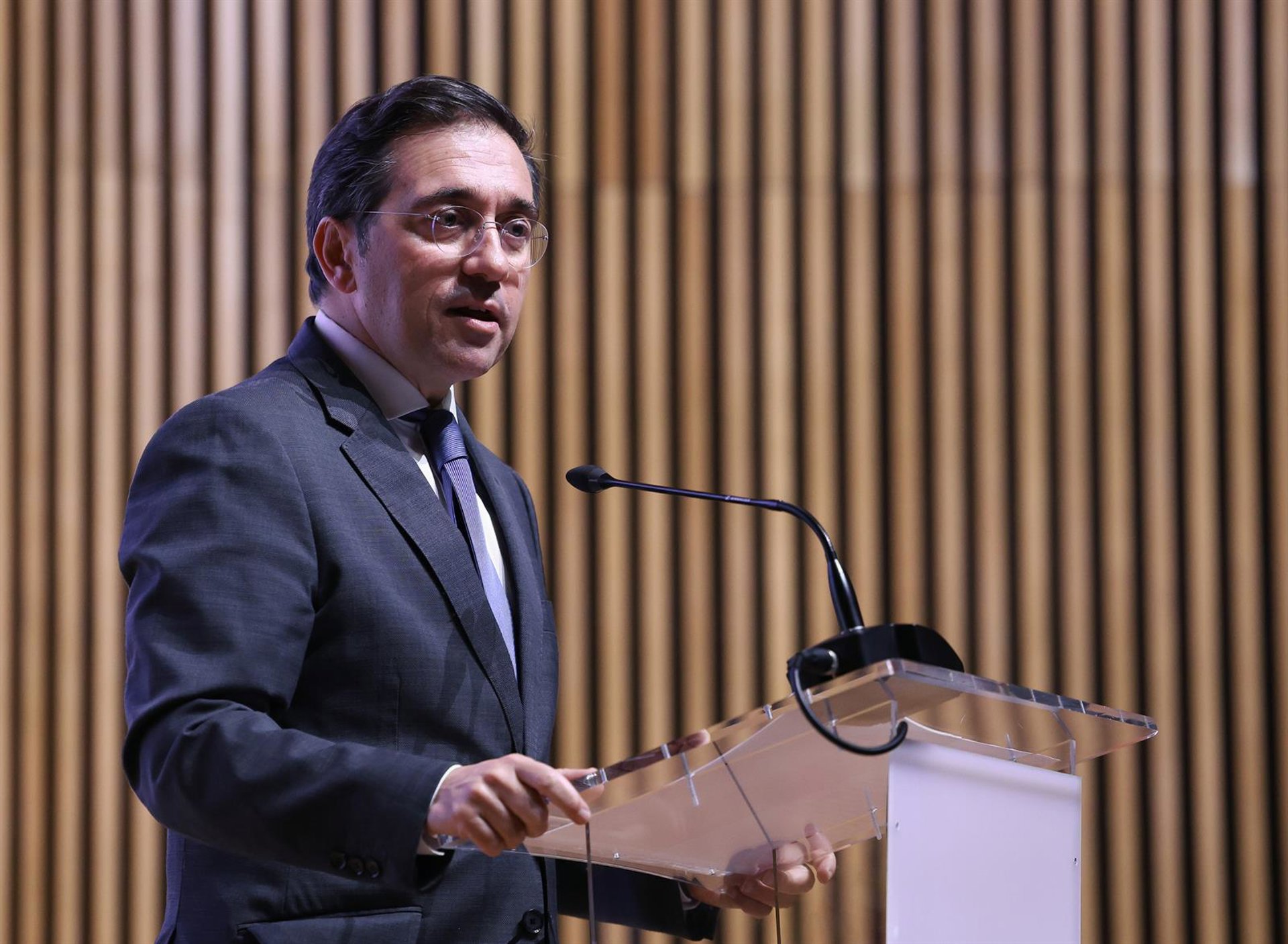 Albares afirma que este lunes se han liberado tres nuevos presos españoles en Venezuela