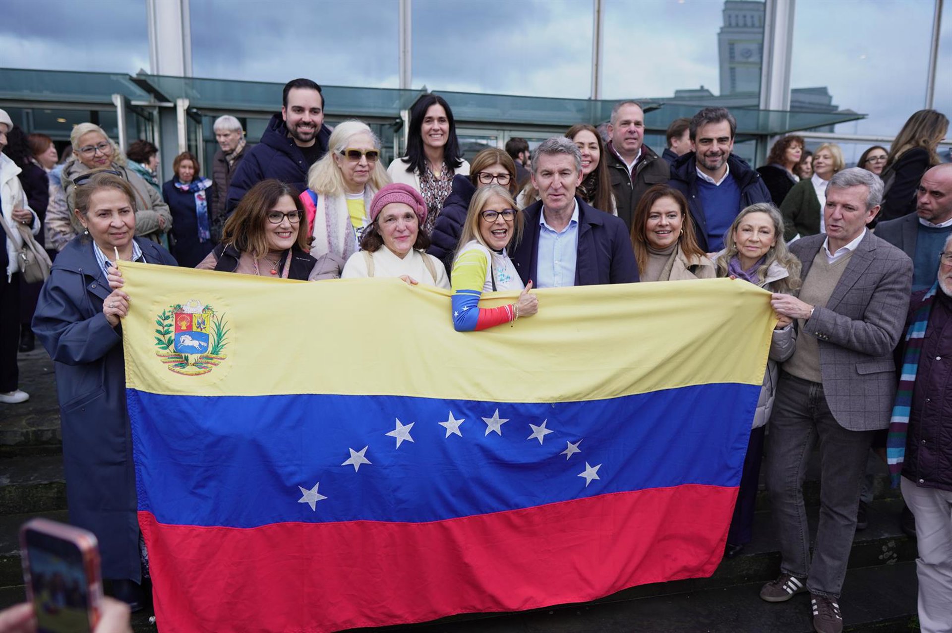 Feijóo reprocha a Sánchez que no reciba a los presos políticos de Venezuela al llegar a España como hace Meloni en Roma
