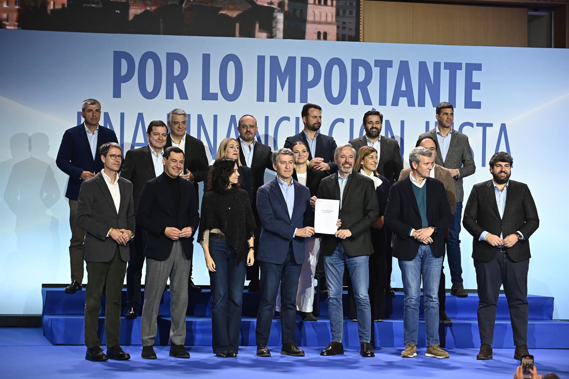 Feijóo promete una financiación «justa» en un año si gobierna y ofrece a CCAA del PSOE la propuesta firmada por el PP