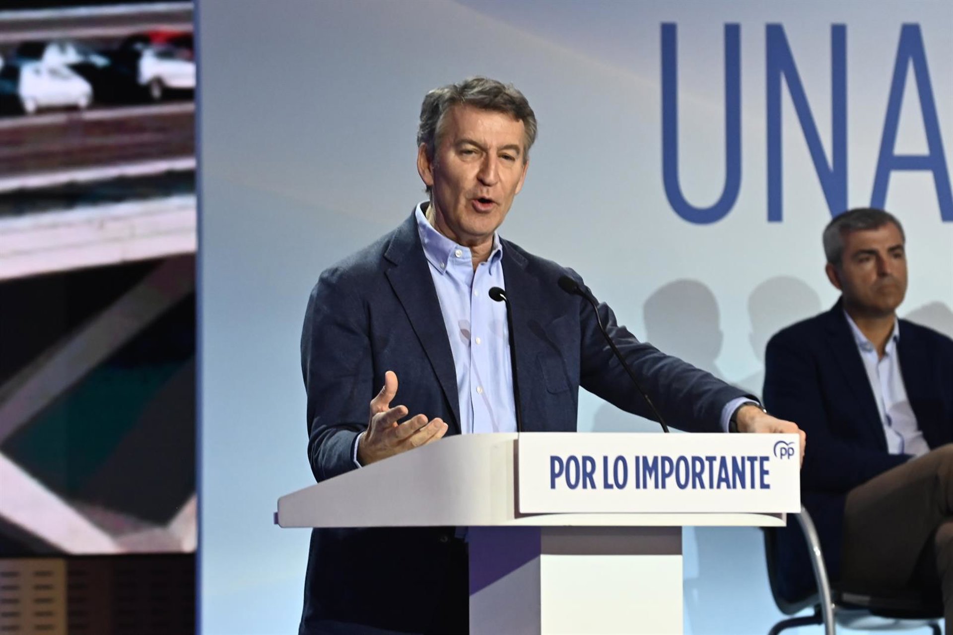 Feijóo pide a Sánchez suspender su reunión de este lunes en Moncloa tras el accidente de dos trenes en Córdoba
