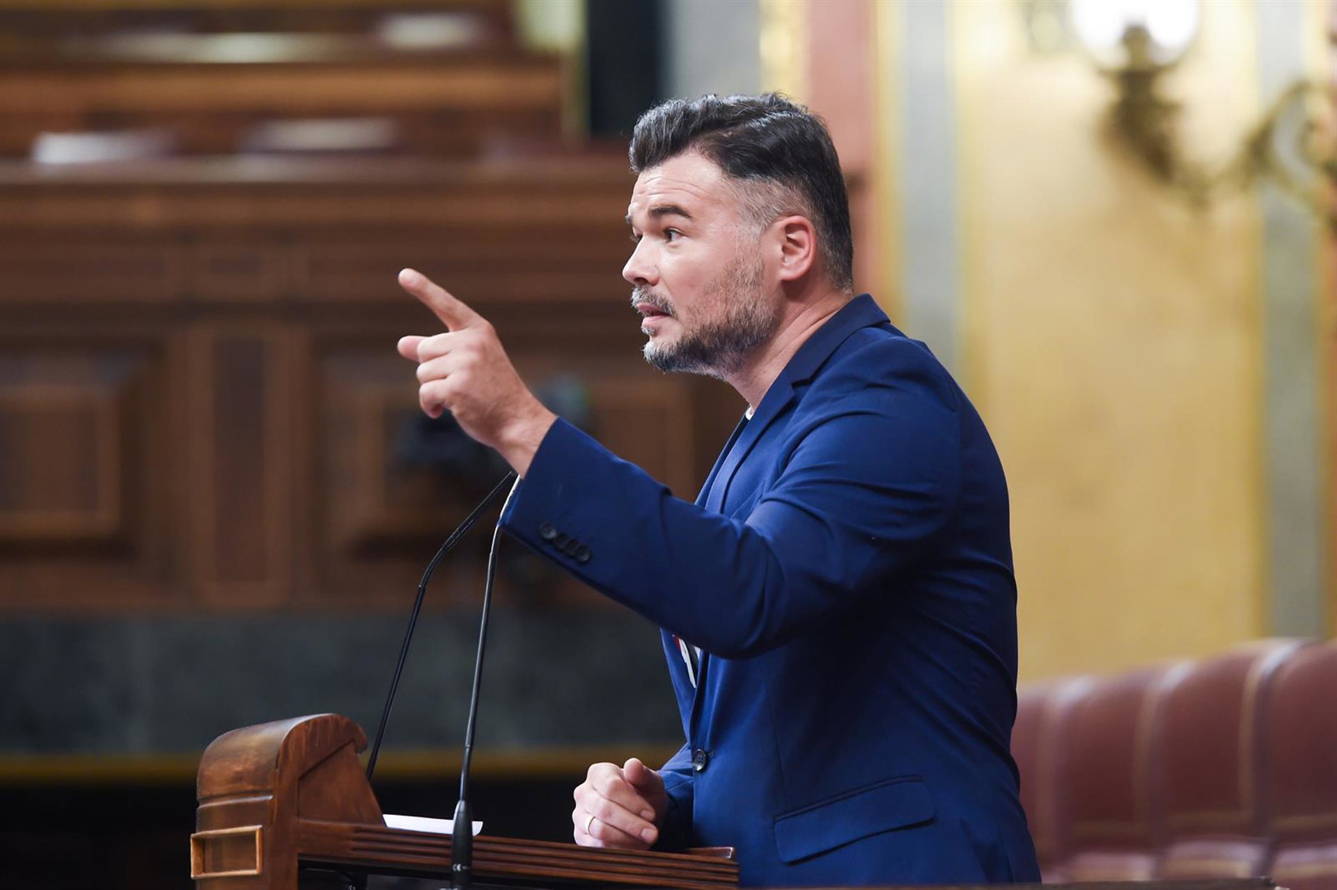Rufián ve «de anormales» comparar el accidente de Adamuz con la gestión de la dana y Ester Muñoz le tacha de «buitre»