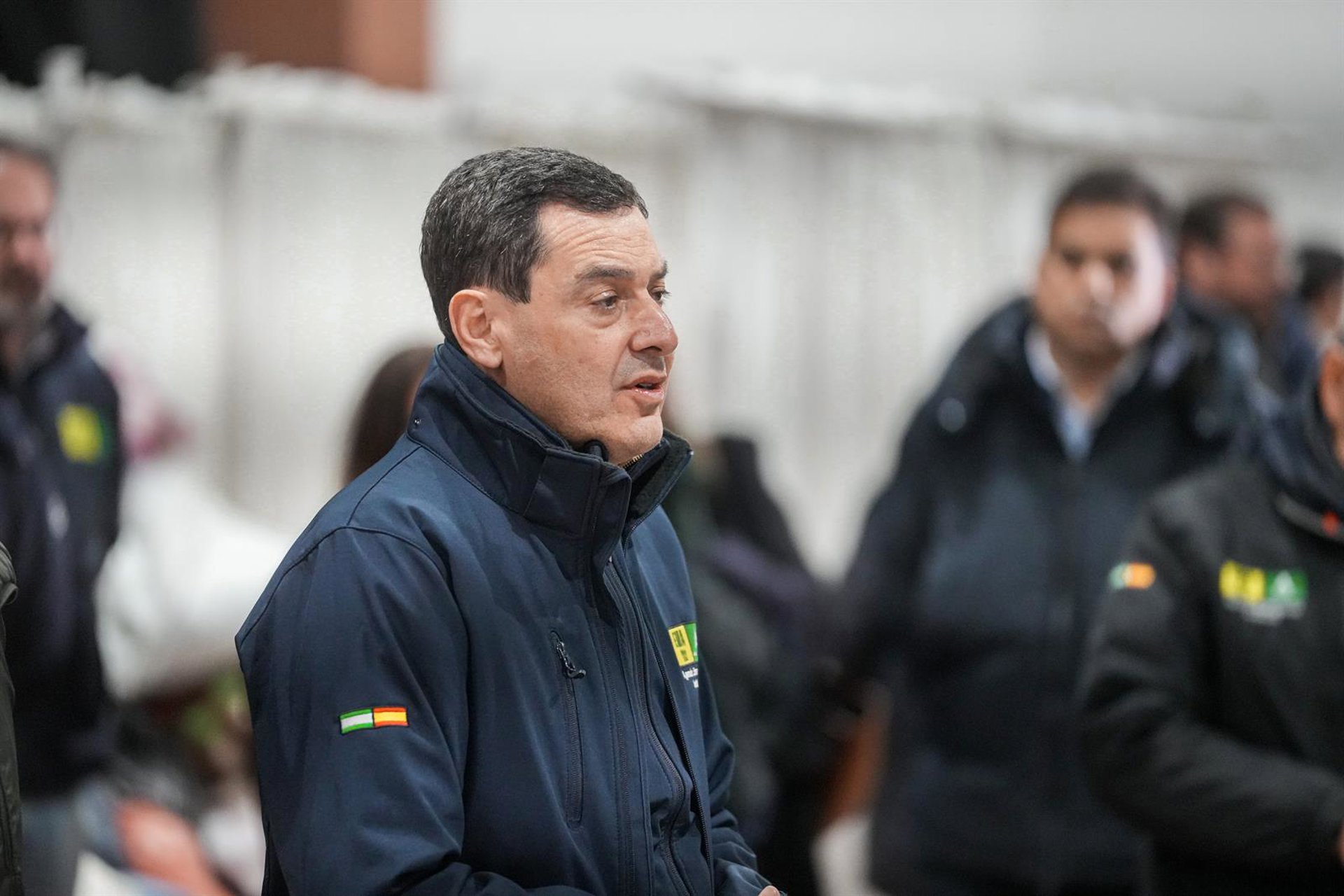 Juanma Moreno sigue con «mucha atención» el accidente de tren en Gelida (Barcelona) y habla de «semana negra»