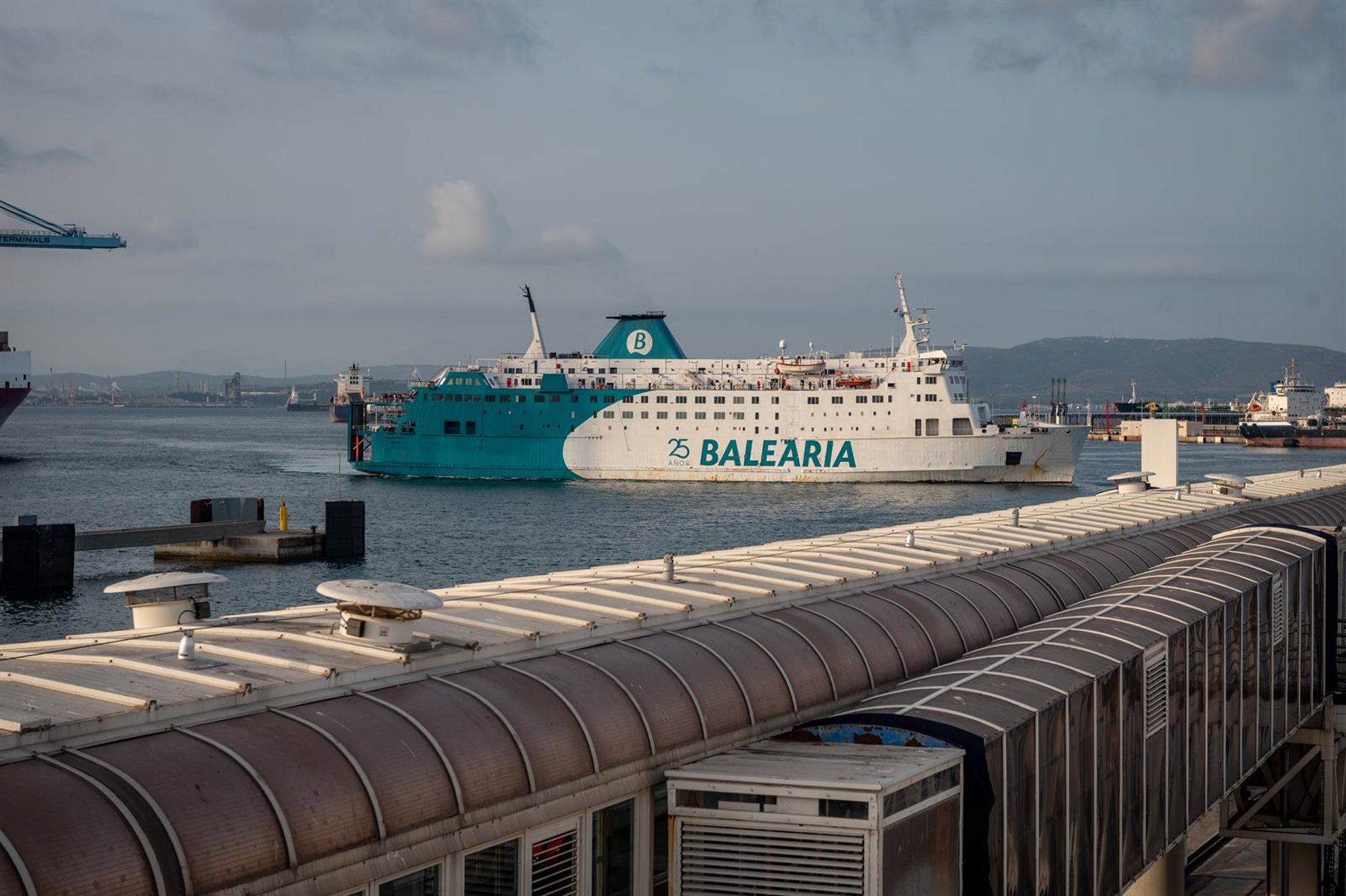 Segundo día con cancelaciones en los ferris a Tánger desde el puerto de Tarifa por la borrasca ‘Harry’