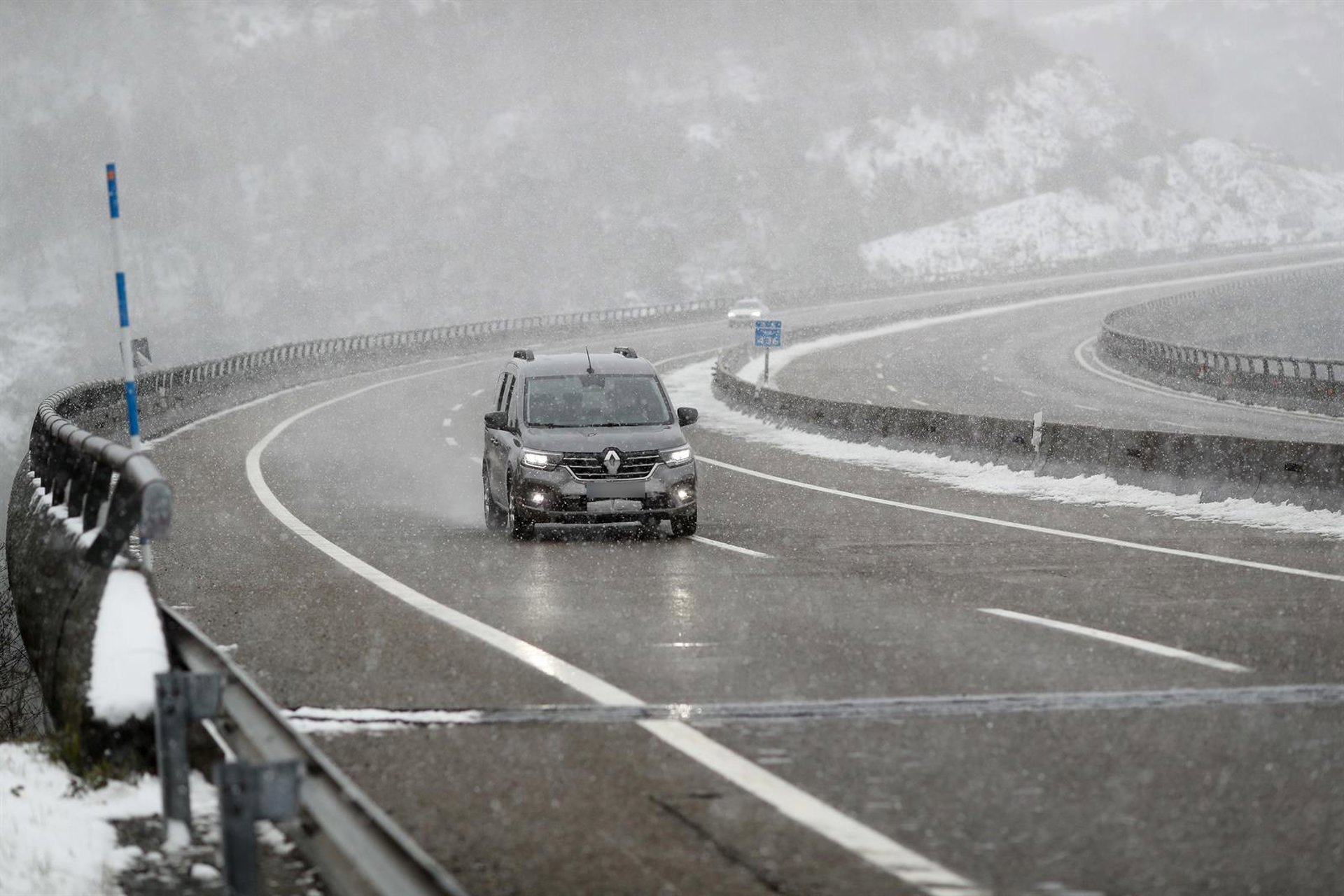 Suspendidas las clases este lunes en el interior de Pontevedra, en alerta roja por lluvias