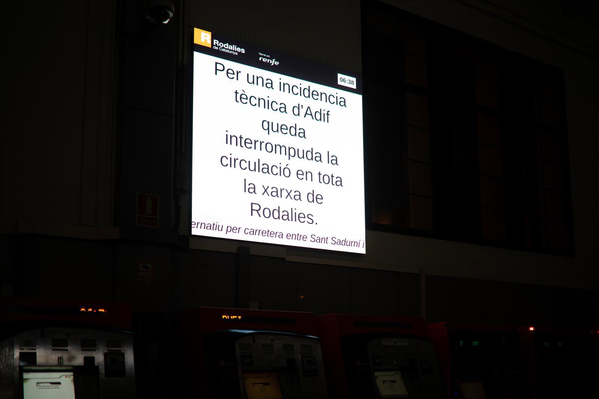 Rodalíes vuelve a suspender el servicio al reproducirse la incidencia en el centro de Adif de la Estación de Francia