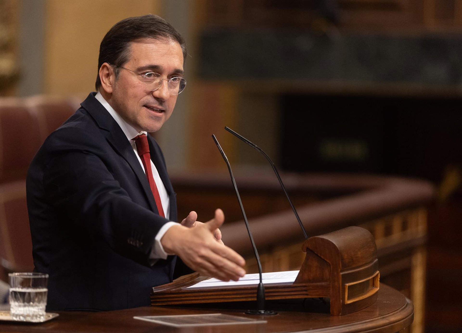Albares pide al PP que deponga su «actitud obstruccionista» para la oficialidad de catalán, euskera y gallego en la UE