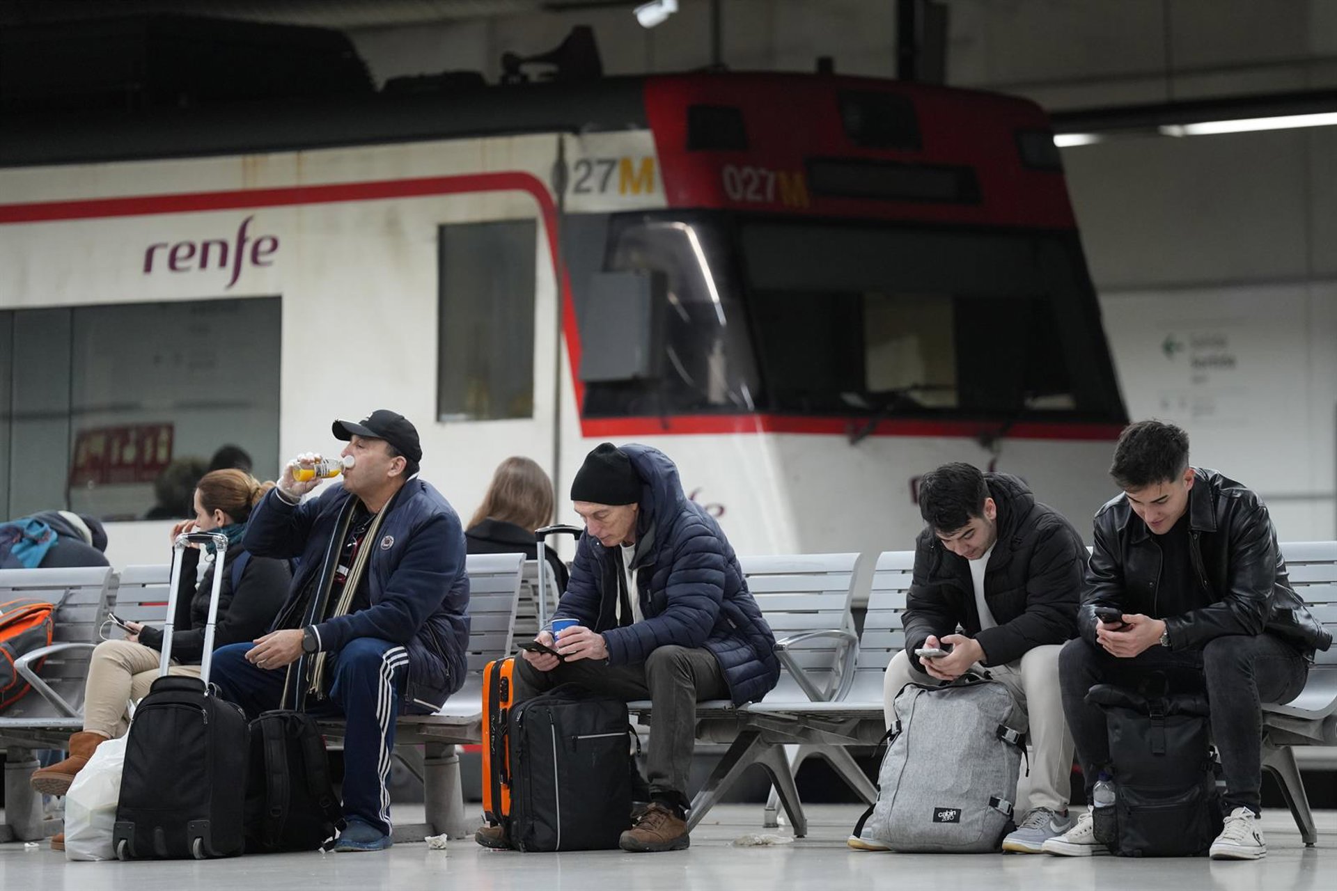 Adif confirma el «error de software» que paralizó Rodalies y actúa en 29 puntos de la red
