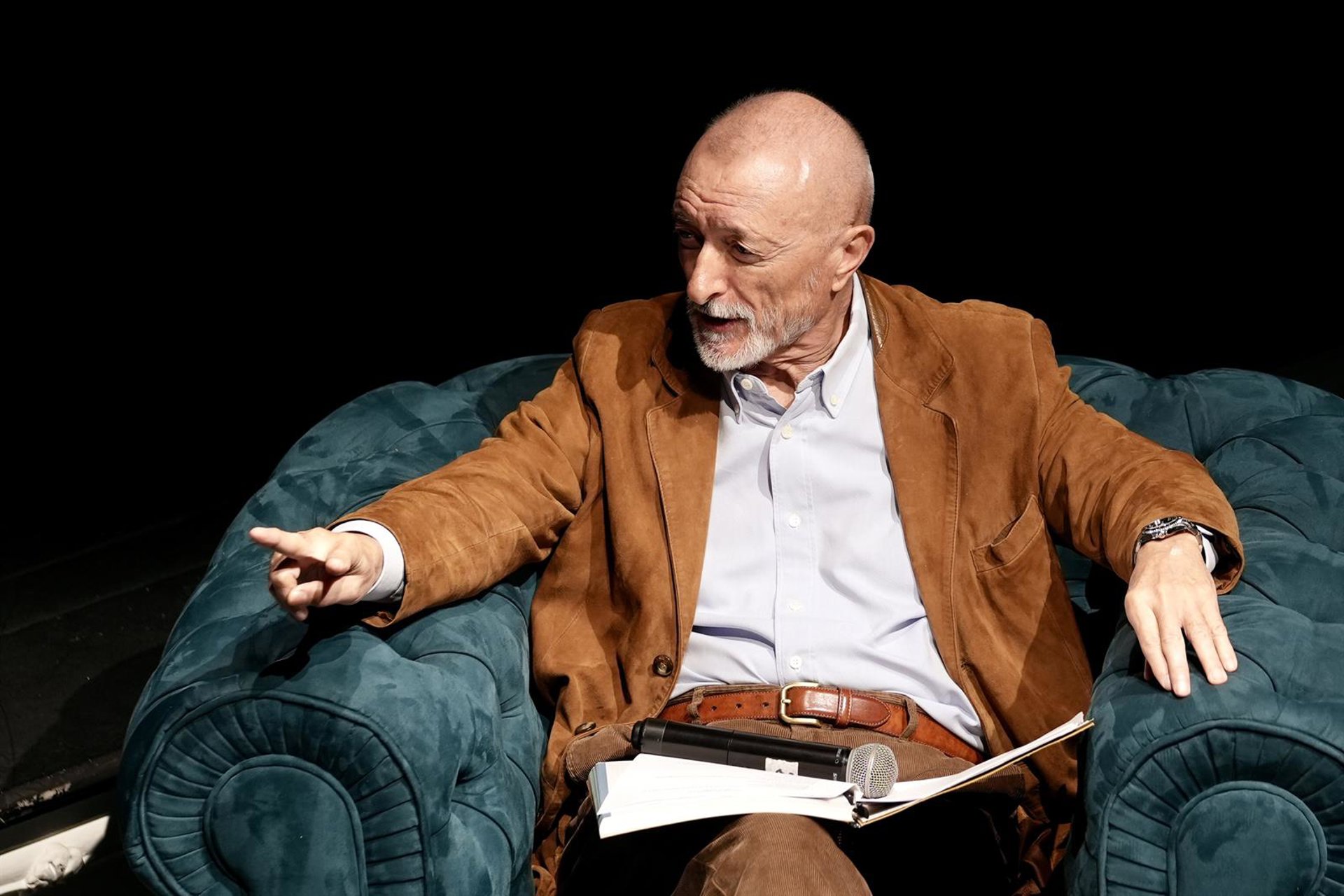 Pérez-Reverte invitará a Pablo Iglesias al foro sobre la guerra civil: «Uclés no volverá. Se ha desacreditado»