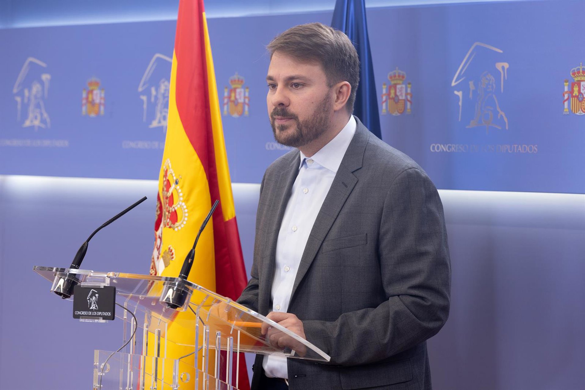 Sumar critica eximir a pequeños caseros de la suspensión de desahucios, pero lo acepta por la aritmética del Congreso