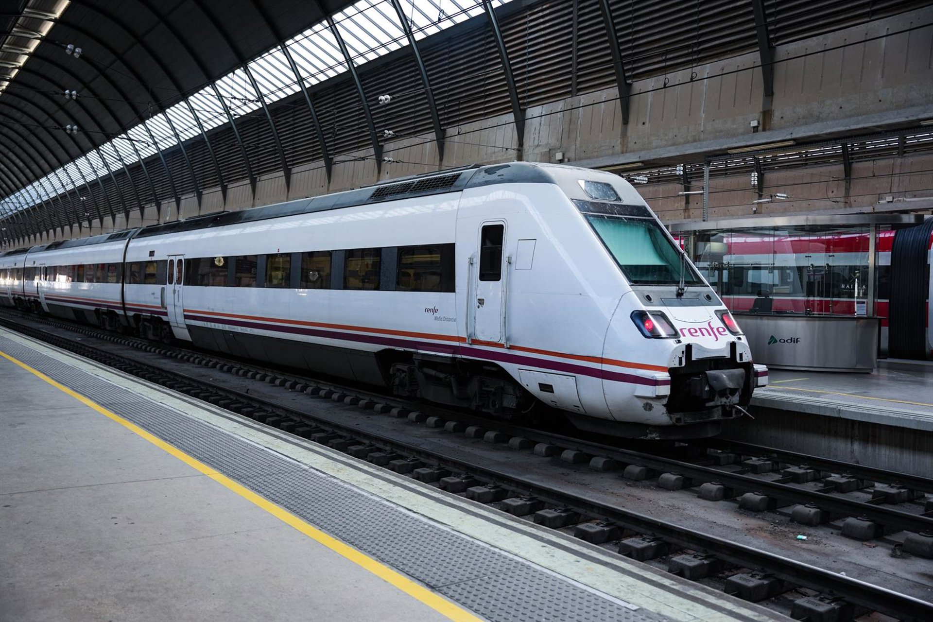 Renfe suprime los trenes Avant en Andalucía y sólo mantiene Media Distancia en Madrid-Jaén y Granada-Almería